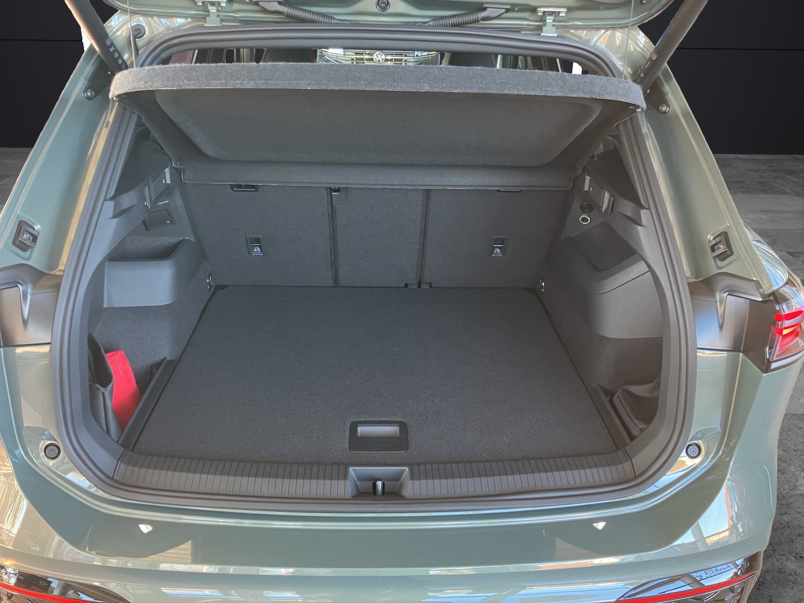 Fahrzeugabbildung Volkswagen Tiguan R-Line-Black-Style TDI 110 AHZV AreaView