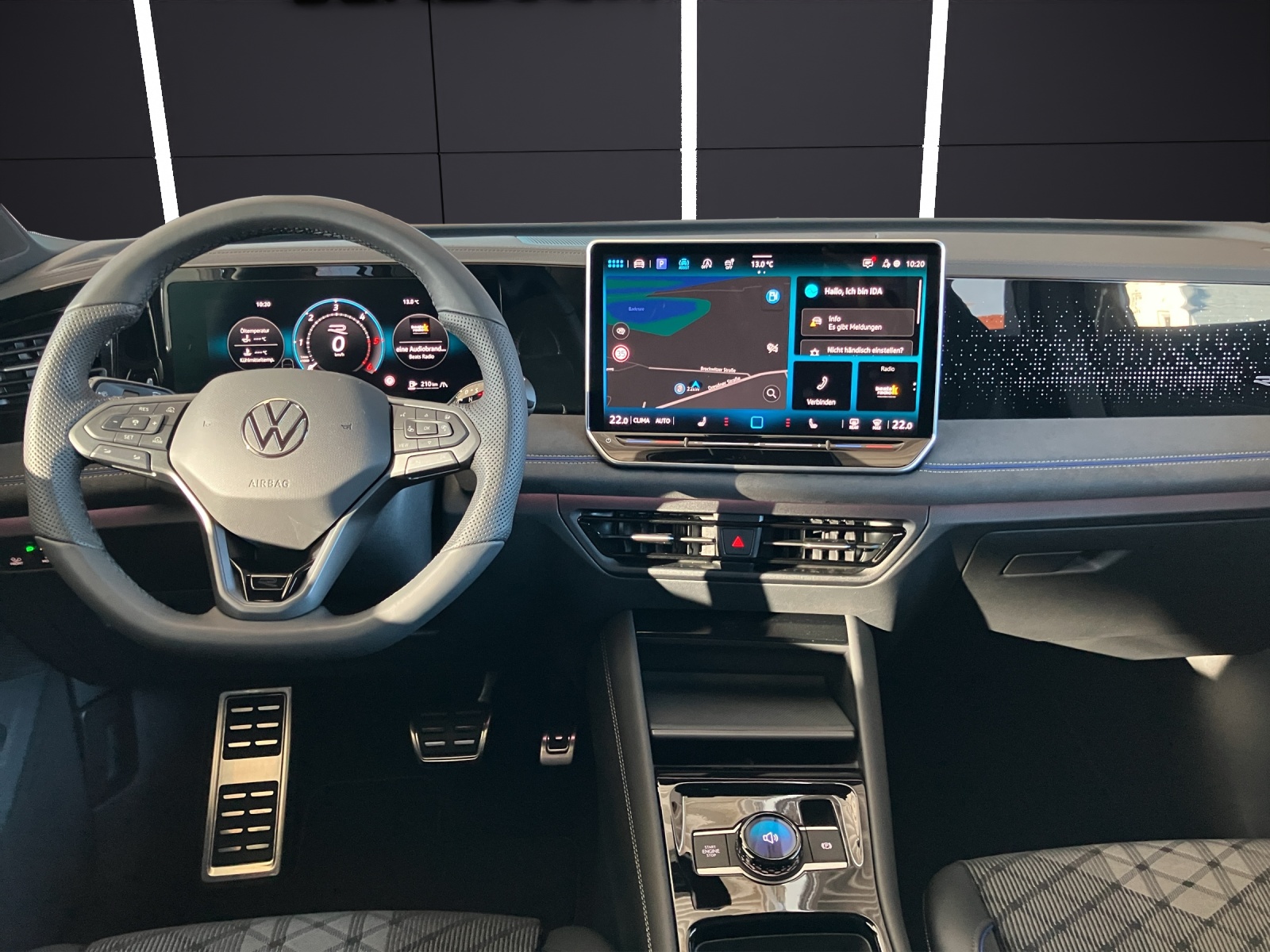 Fahrzeugabbildung Volkswagen Tiguan R-Line-Black-Style TDI 110 AHZV AreaView