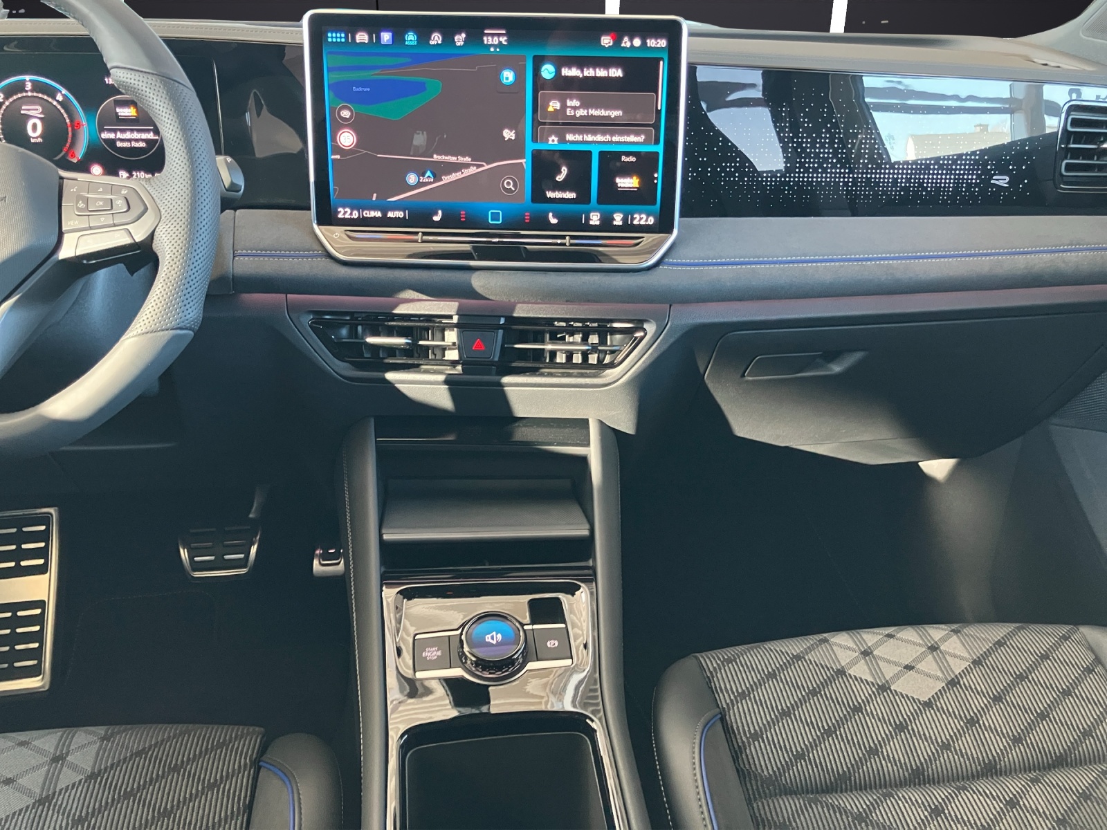 Fahrzeugabbildung Volkswagen Tiguan R-Line-Black-Style TDI 110 AHZV AreaView