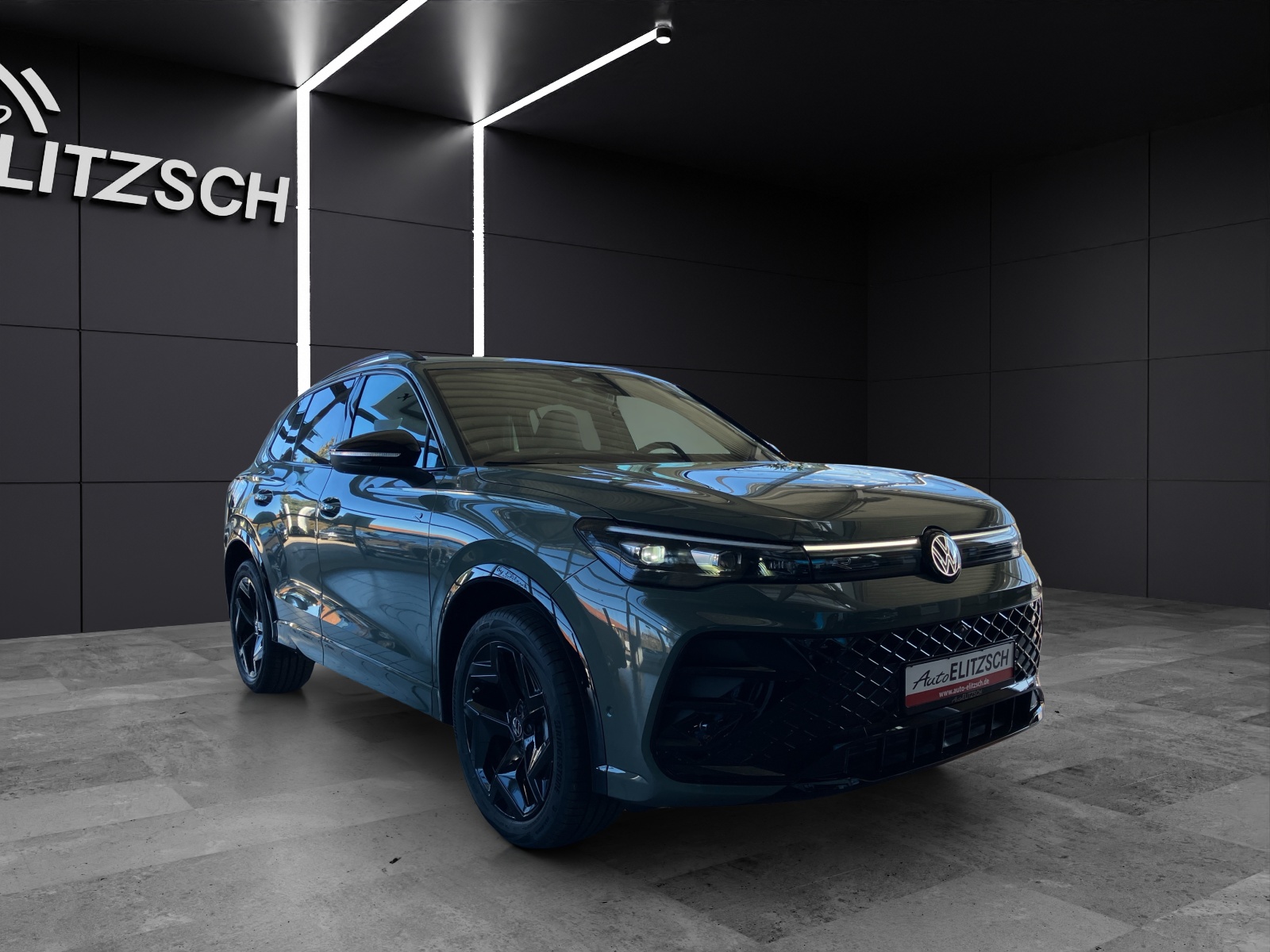 Fahrzeugabbildung Volkswagen Tiguan R-Line-Black-Style TDI 110 AHZV AreaView