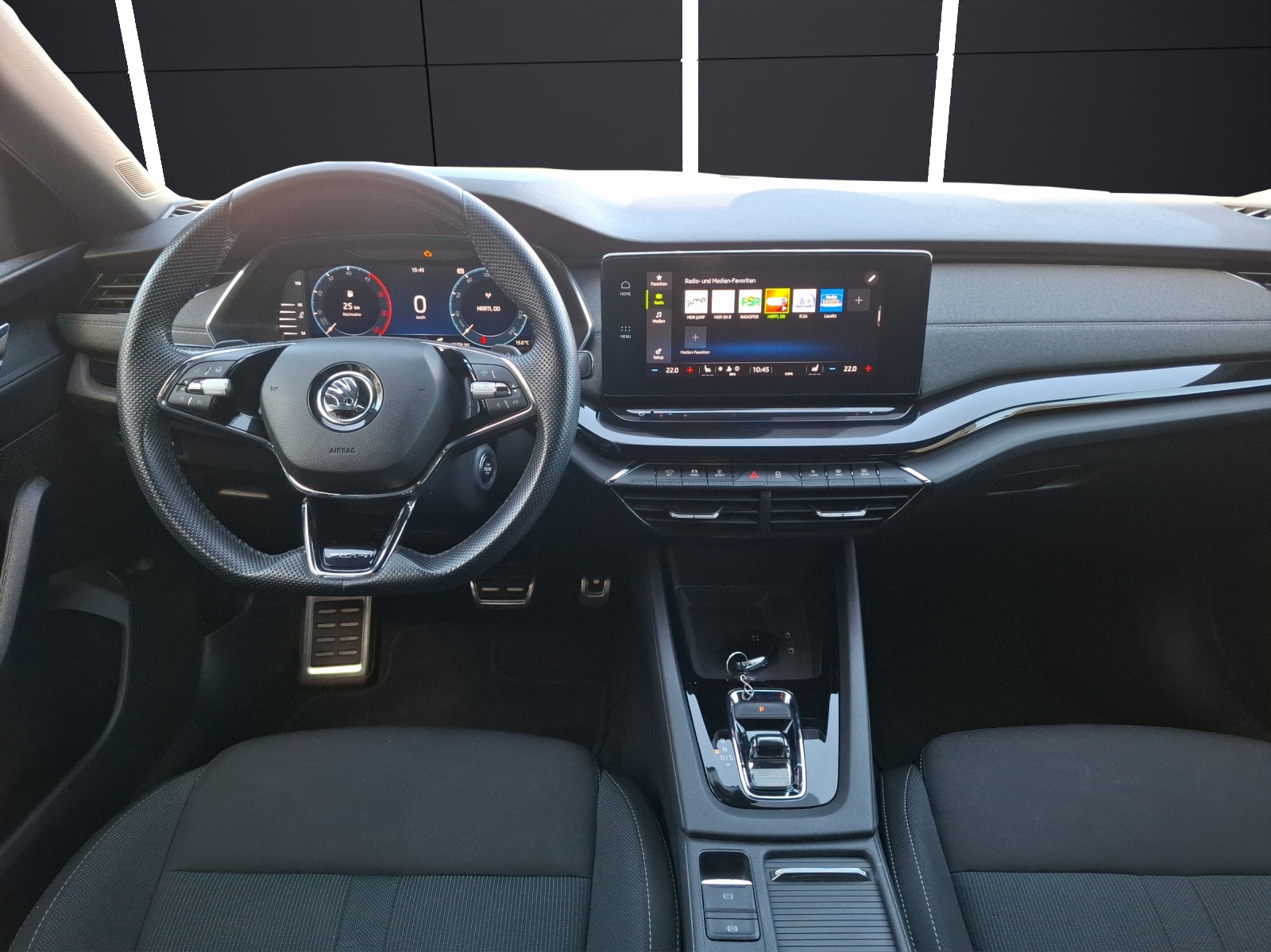 Fahrzeugabbildung SKODA Octavia Combi TDI Sportline DSG LED Navi VC PDC SH 18