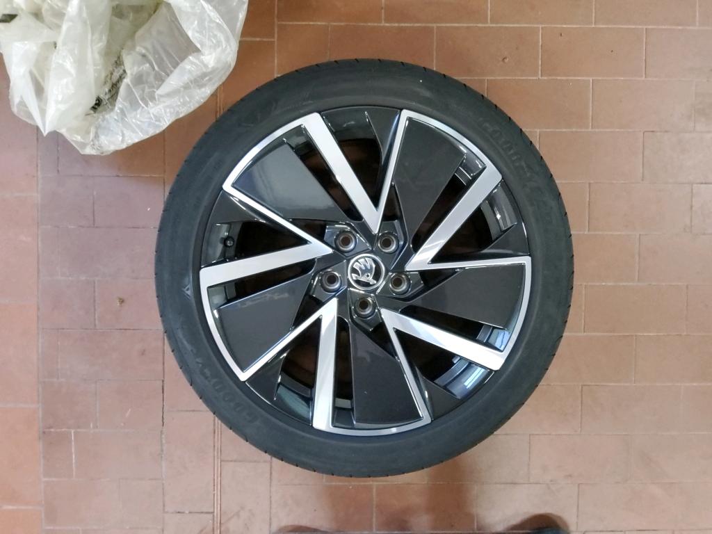 Fahrzeugabbildung SKODA Octavia Combi TDI Sportline DSG LED Navi VC PDC SH 18