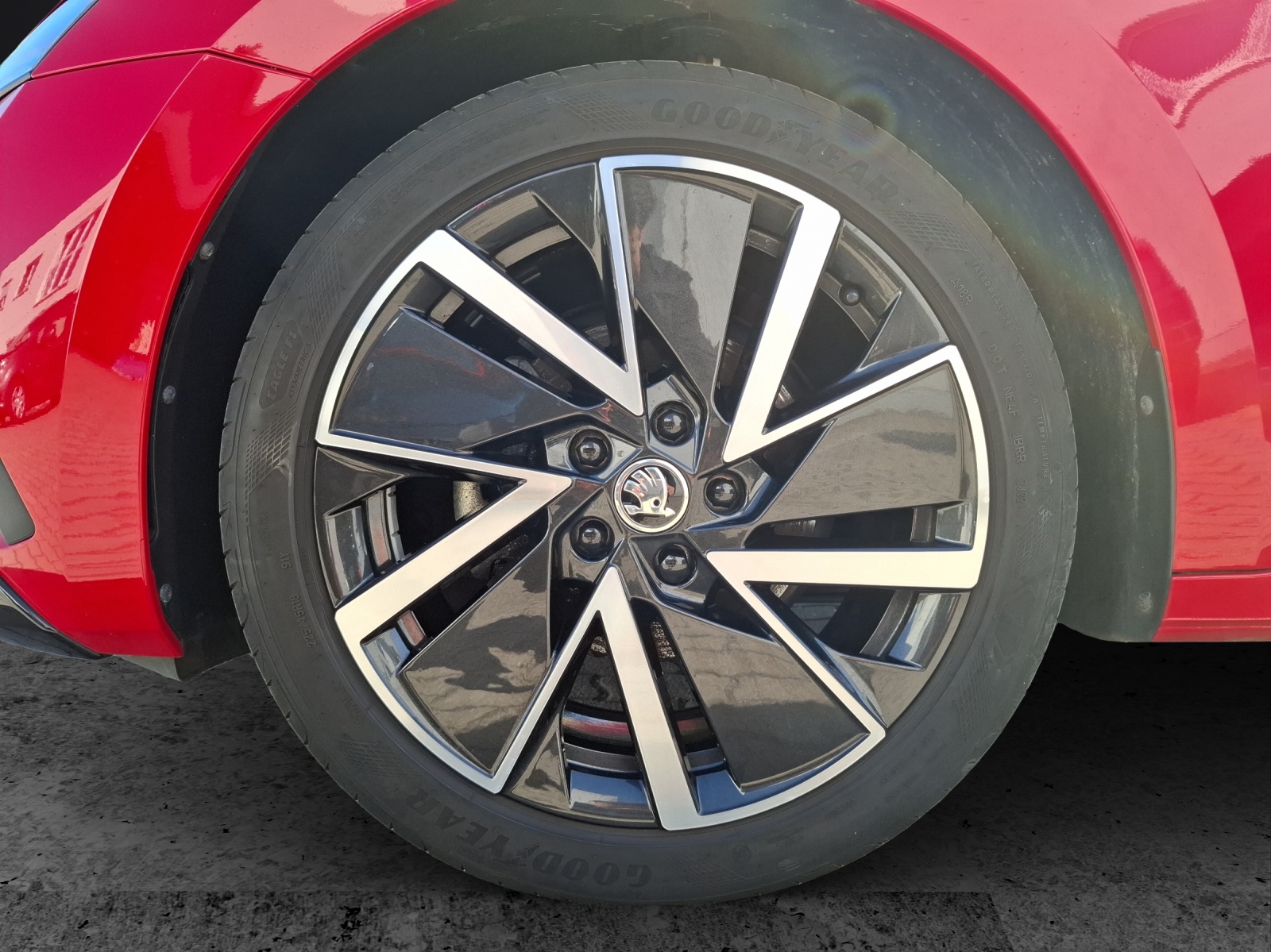 Fahrzeugabbildung SKODA Octavia Combi TDI Sportline DSG LED Navi VC PDC SH 18