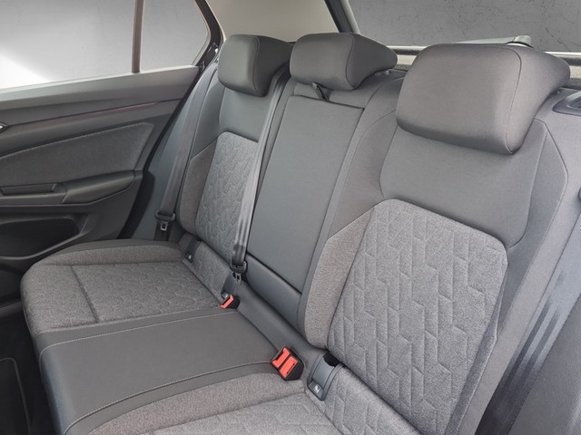 Fahrzeugabbildung Volkswagen Golf VIII TSI Move LED AID RFK SH LM