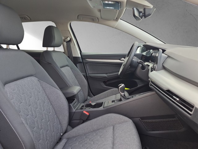Fahrzeugabbildung Volkswagen Golf VIII TSI Move LED AID RFK SH LM