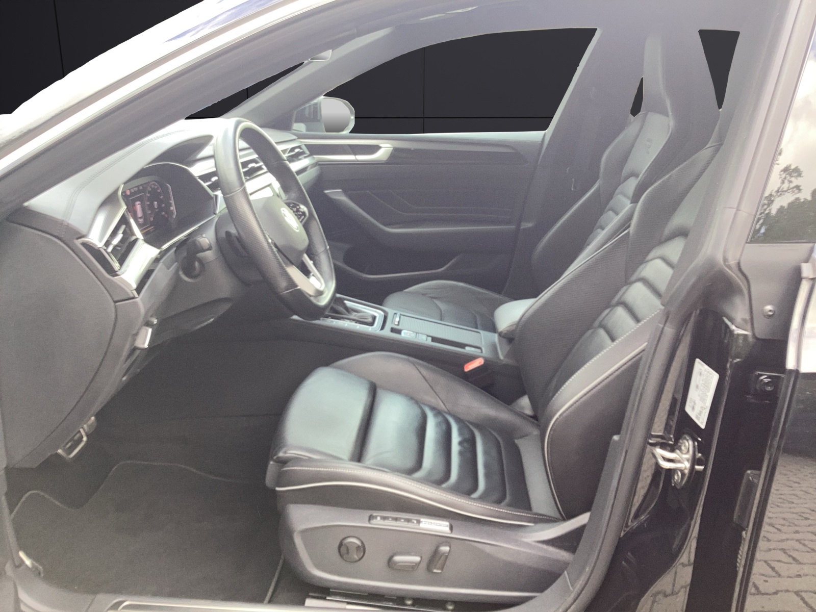 Fahrzeugabbildung Volkswagen Arteon Shooting Brake R-Line 4M IQ.Light Navi ACC STHZ AHK 4xSHZ