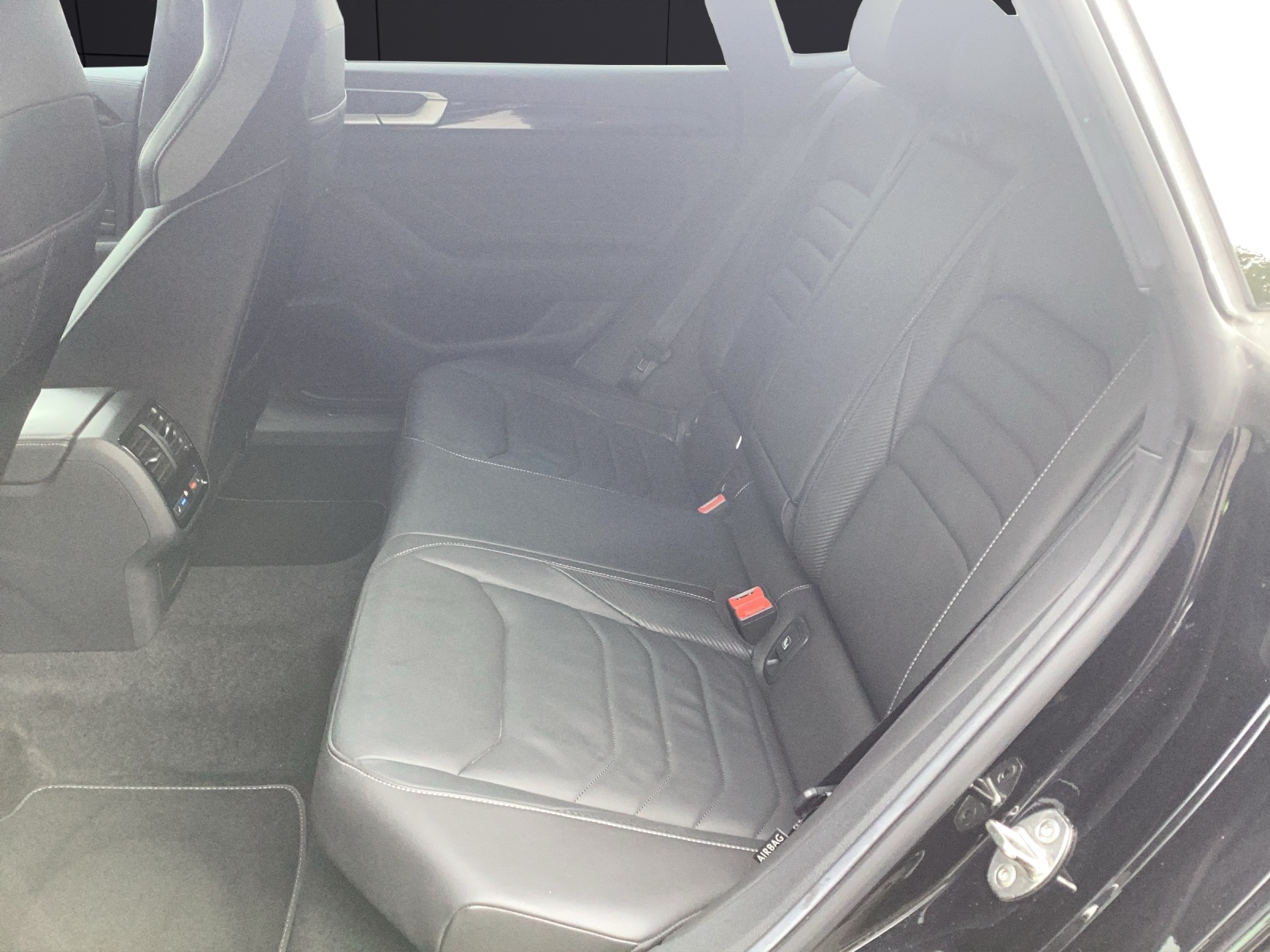 Fahrzeugabbildung Volkswagen Arteon Shooting Brake R-Line 4M IQ.Light Navi ACC STHZ AHK 4xSHZ