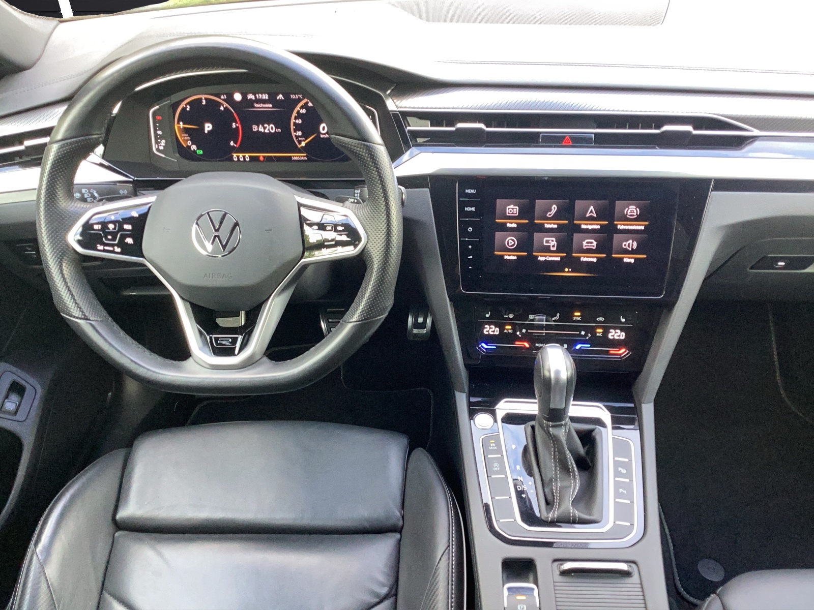Fahrzeugabbildung Volkswagen Arteon Shooting Brake R-Line 4M IQ.Light Navi ACC STHZ AHK 4xSHZ