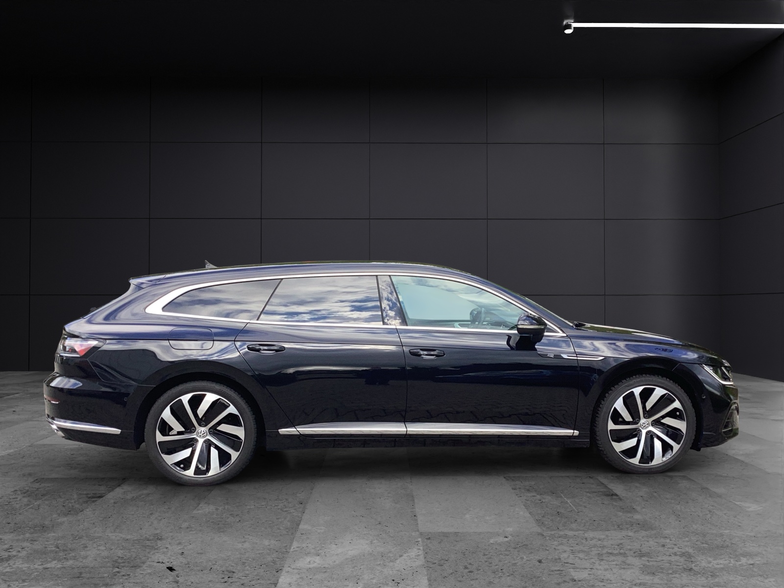 Fahrzeugabbildung Volkswagen Arteon Shooting Brake R-Line 4M IQ.Light Navi ACC STHZ AHK 4xSHZ