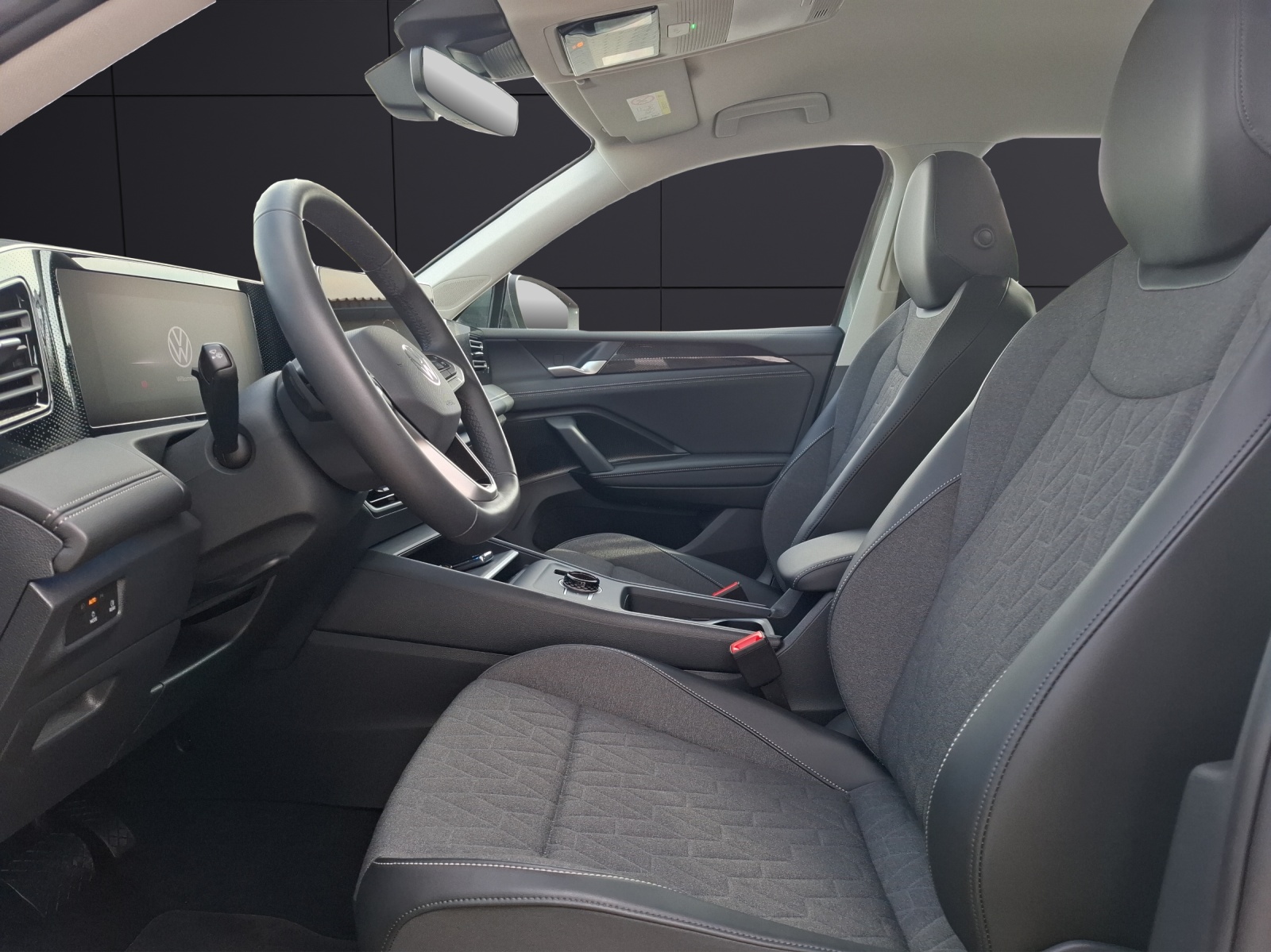 Fahrzeugabbildung Volkswagen Tiguan eTSI Life DSG Standhzg. LED AHK Navi AID ACC RFK SH