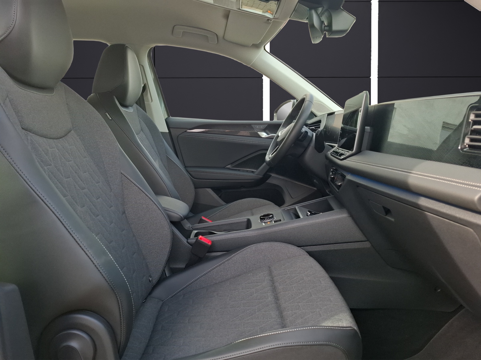 Fahrzeugabbildung Volkswagen Tiguan eTSI Life DSG Standhzg. LED AHK Navi AID ACC RFK SH