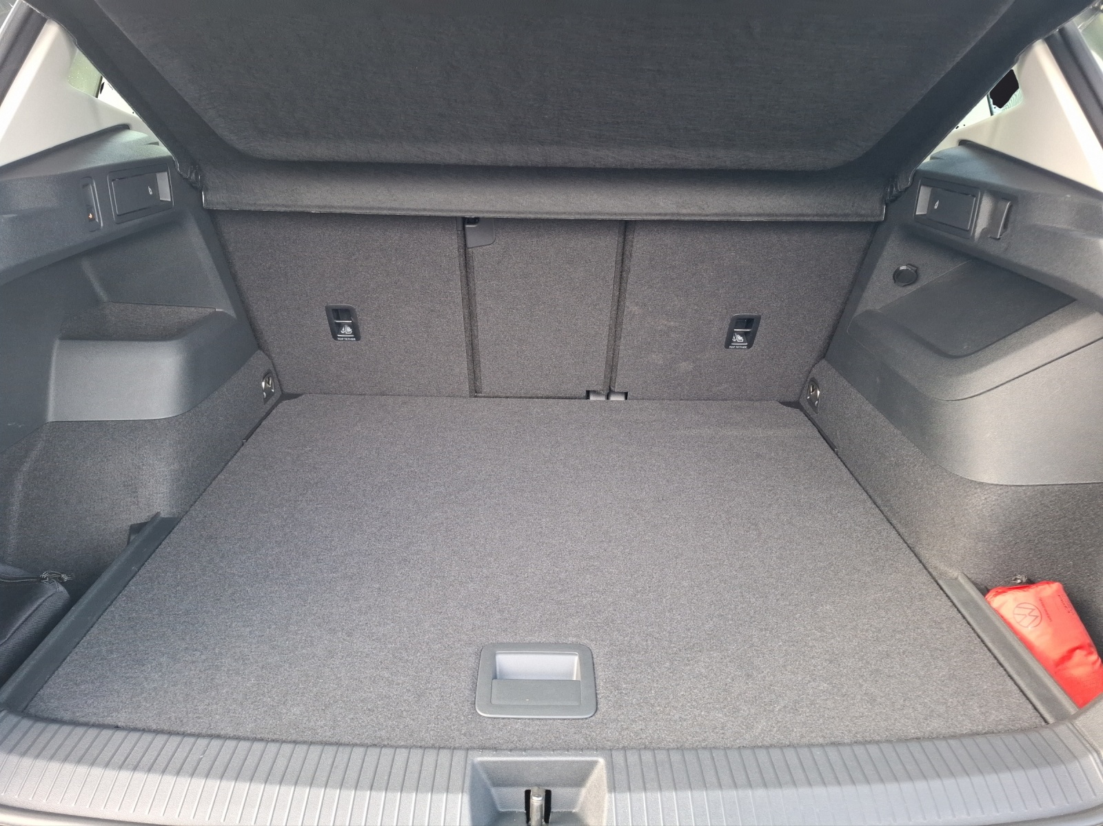 Fahrzeugabbildung Volkswagen Tiguan eTSI Life DSG Standhzg. LED AHK Navi AID ACC RFK SH