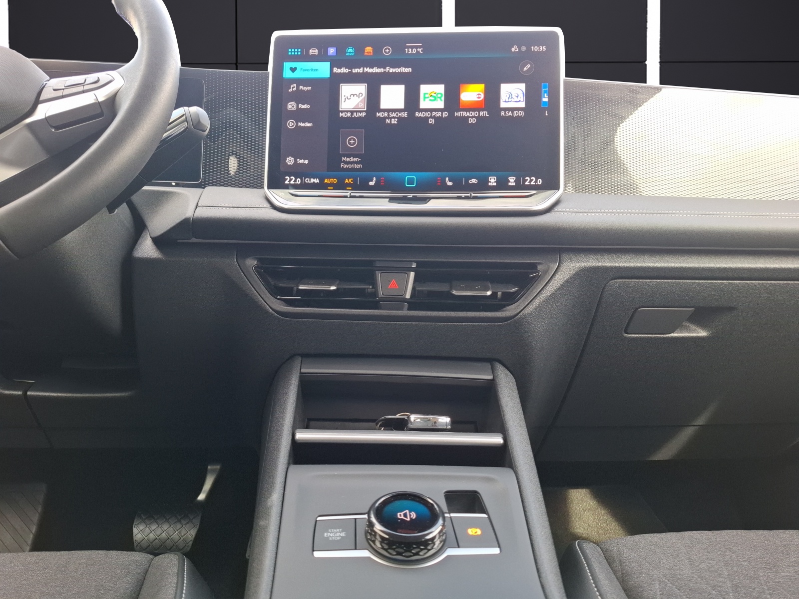 Fahrzeugabbildung Volkswagen Tiguan eTSI Life DSG Standhzg. LED AHK Navi AID ACC RFK SH