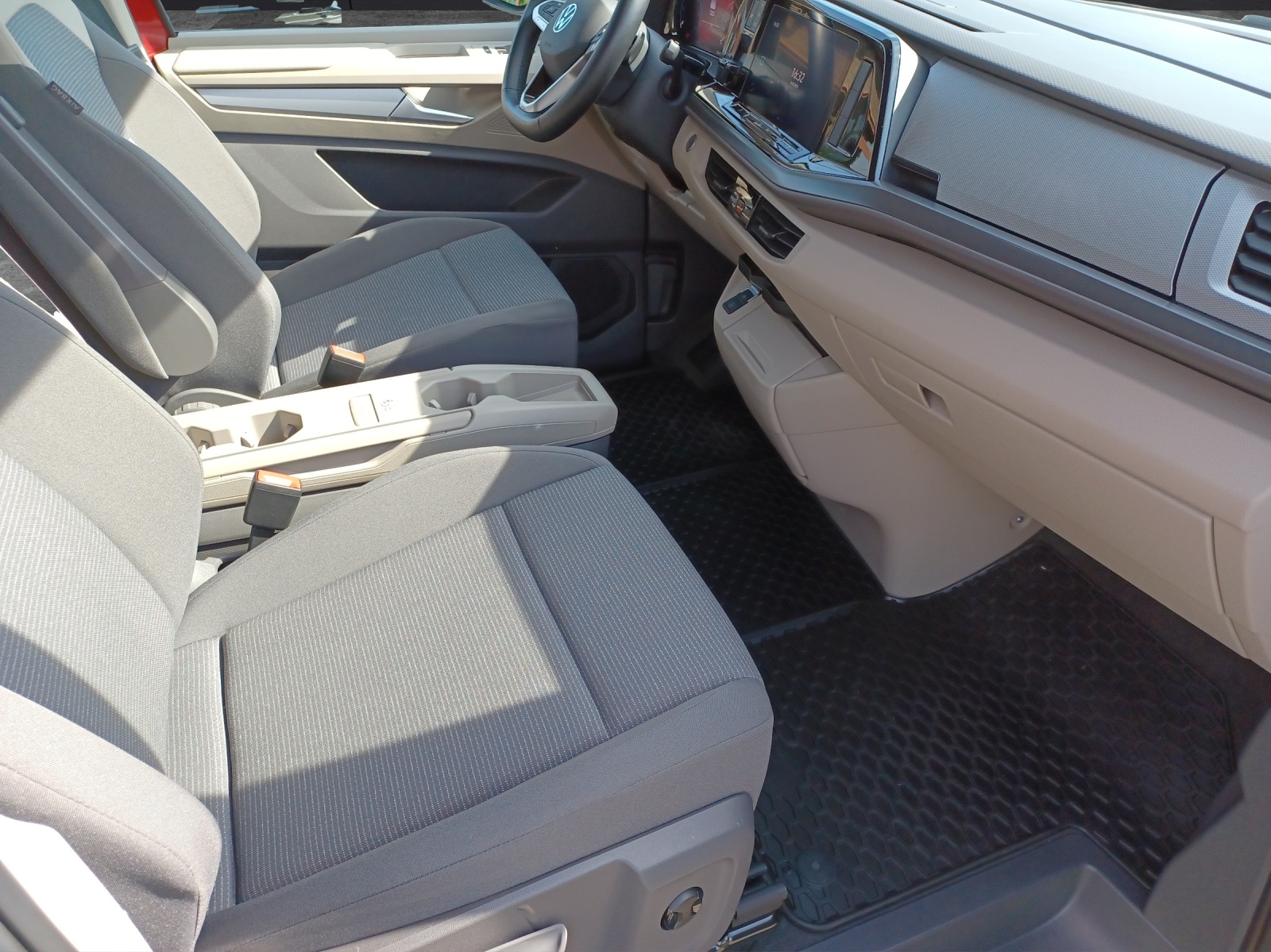 Fahrzeugabbildung Volkswagen T7 Multivan TDI DSG LED Navi AID RFK SH LM