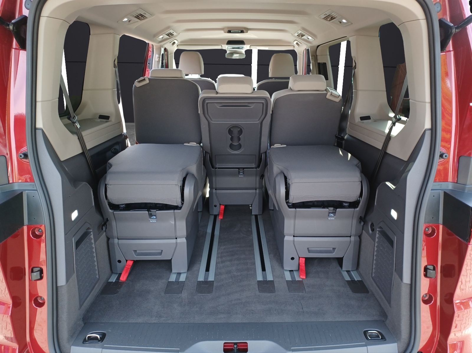 Fahrzeugabbildung Volkswagen T7 Multivan TDI DSG LED Navi AID RFK SH LM