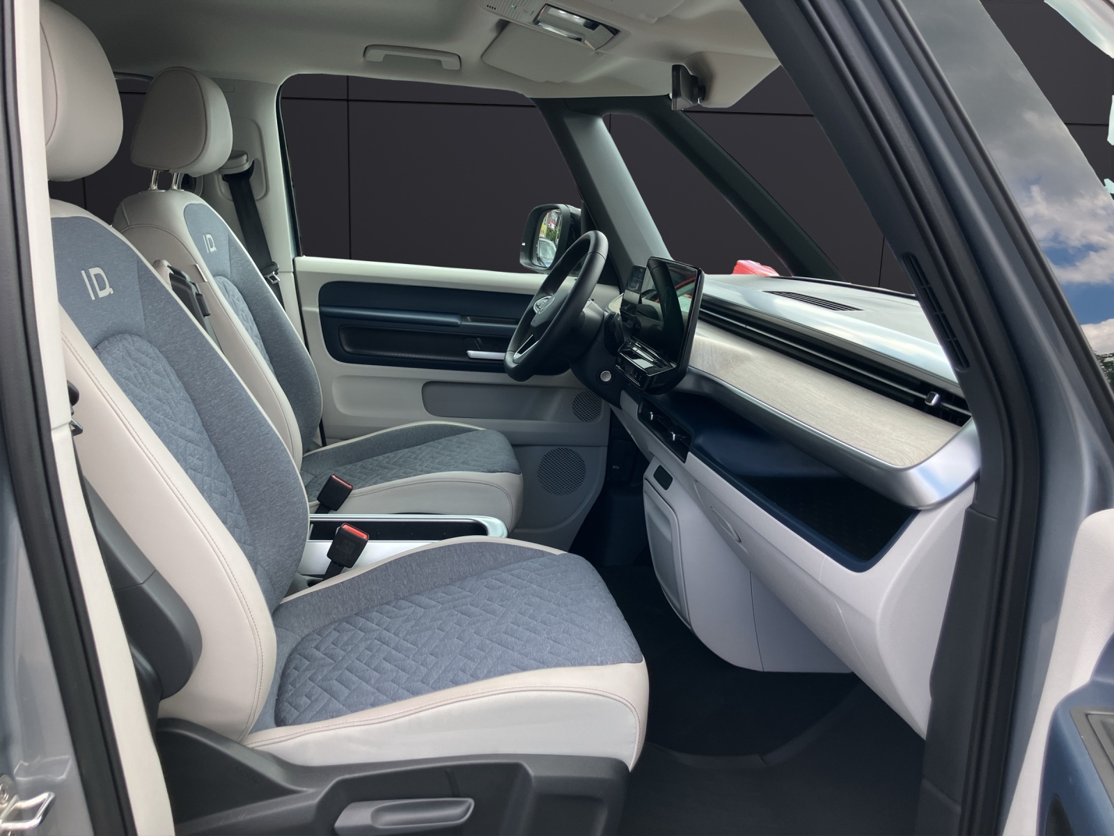 Fahrzeugabbildung Volkswagen ID.Buzz Pro Matrix AHK Navi ACC