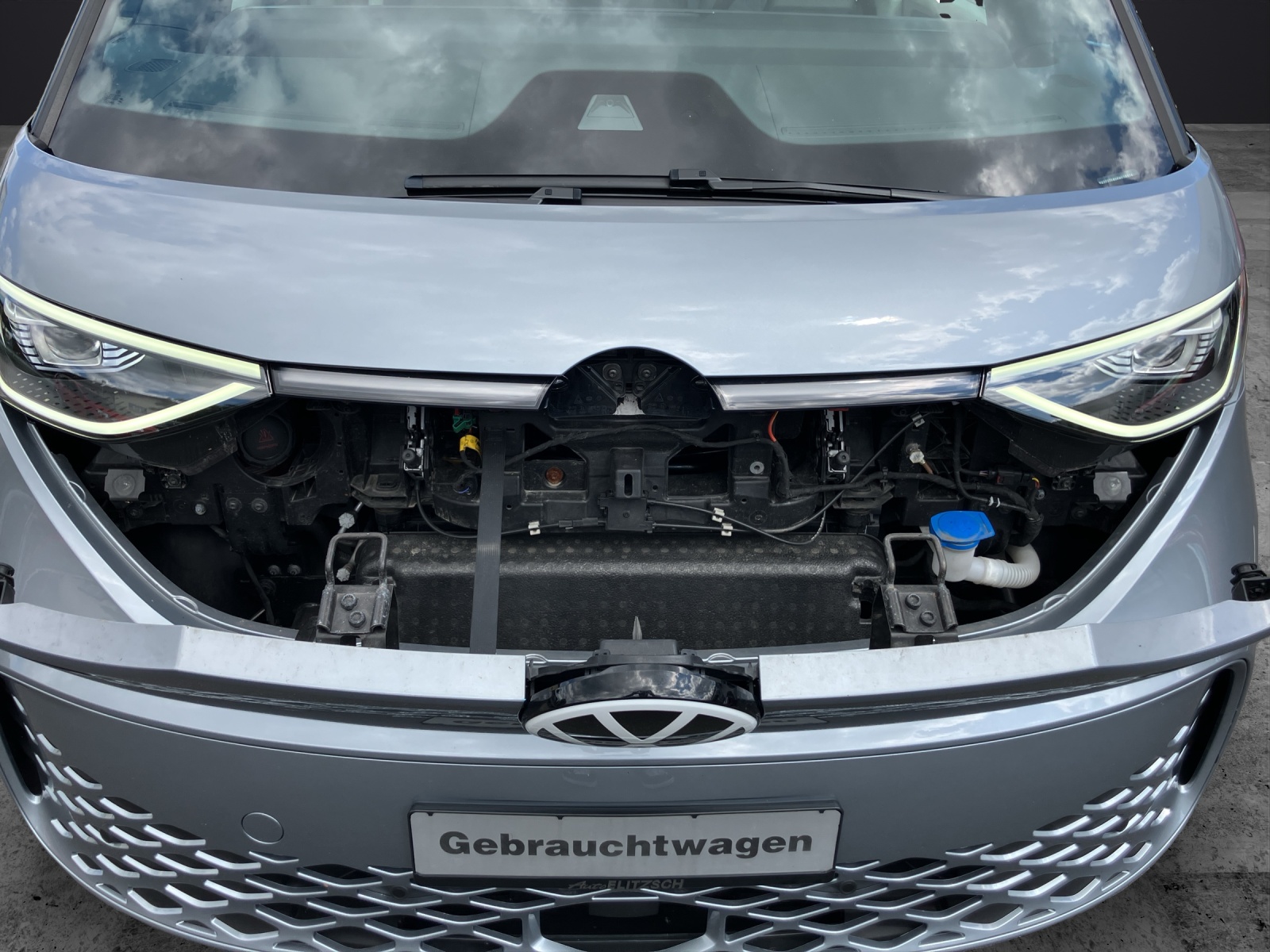 Fahrzeugabbildung Volkswagen ID.Buzz Pro Matrix AHK Navi ACC