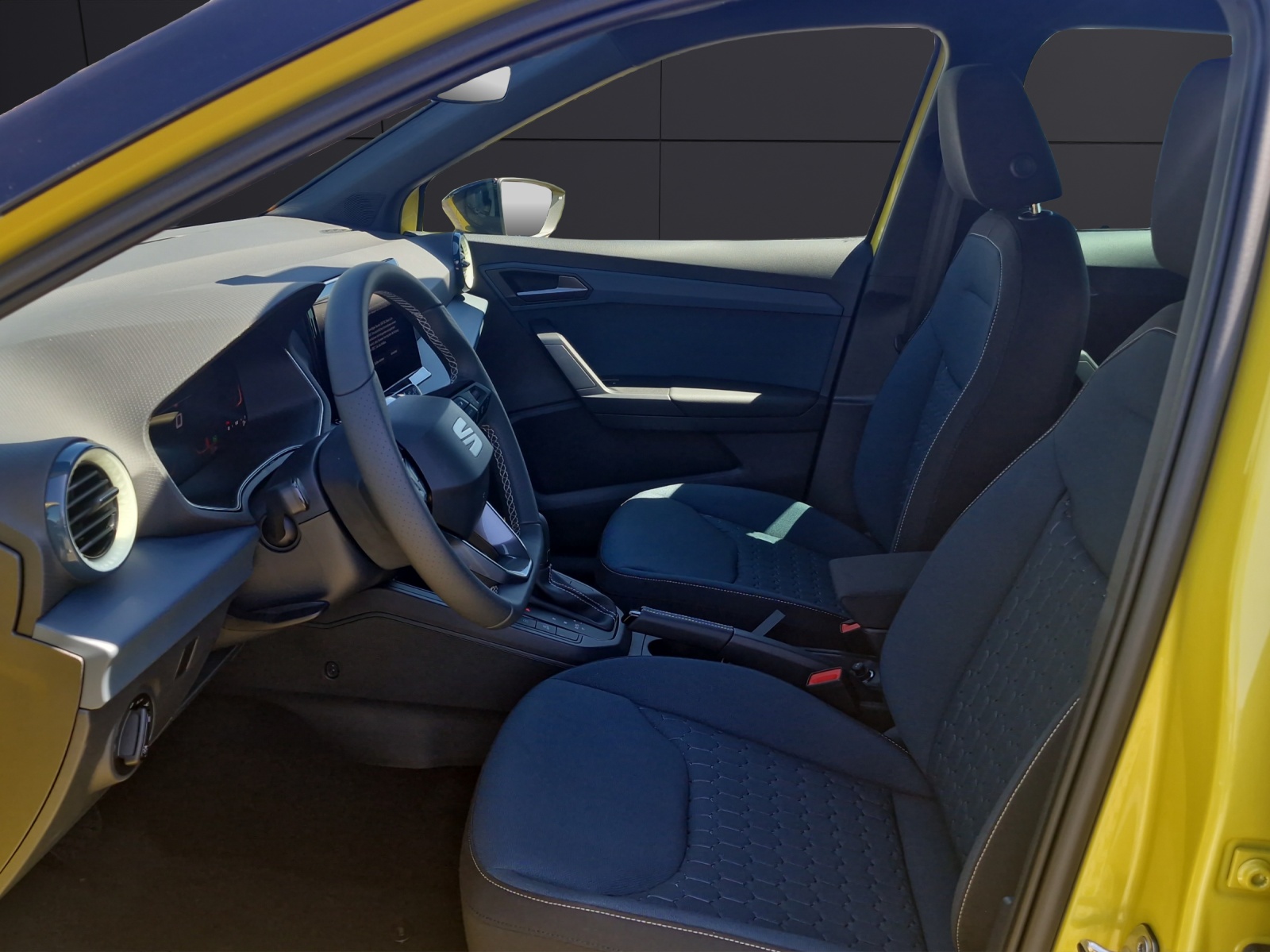 Fahrzeugabbildung SEAT Arona Style ACC Kamera LED SHZ