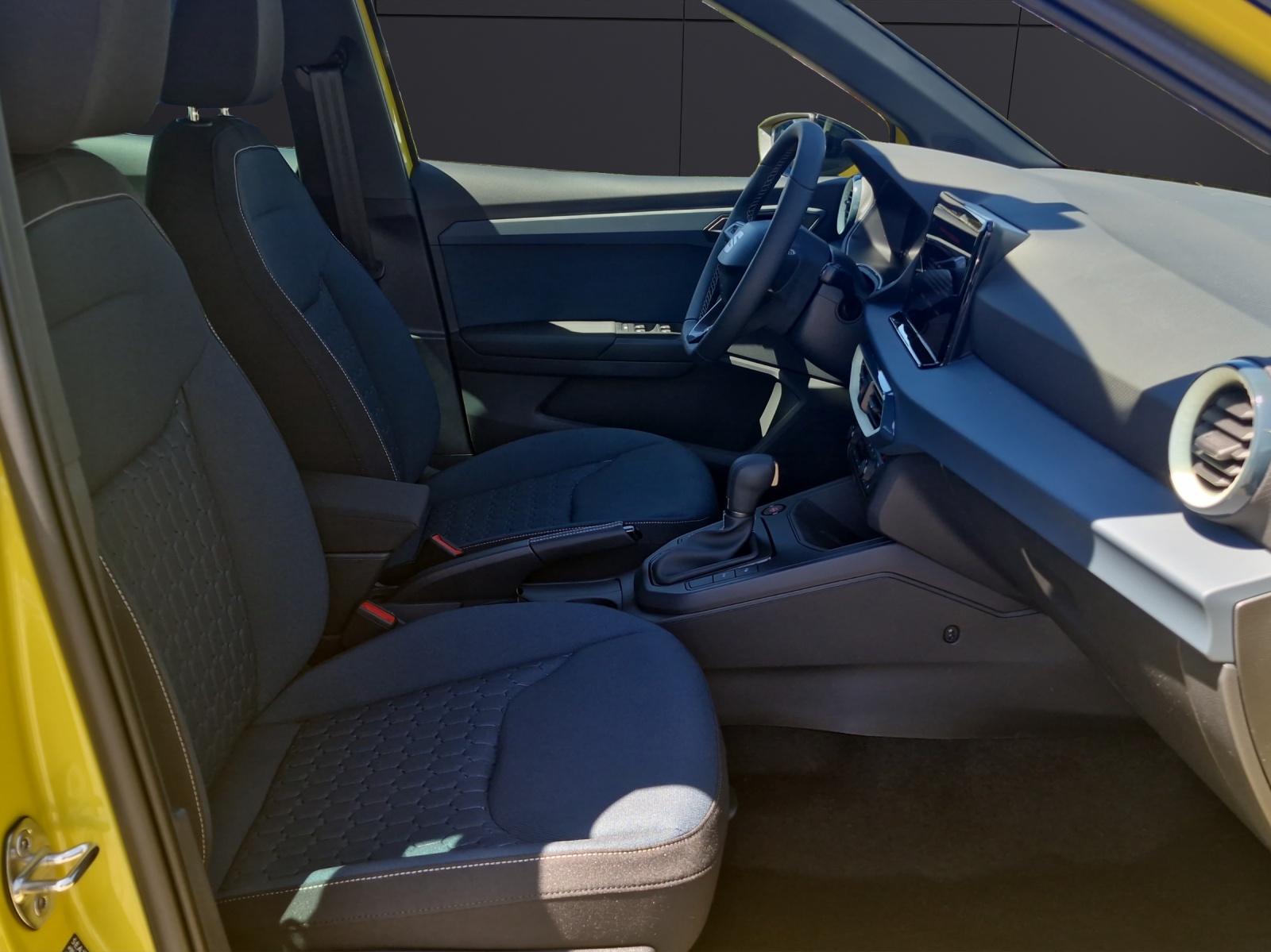 Fahrzeugabbildung SEAT Arona Style ACC Kamera LED SHZ