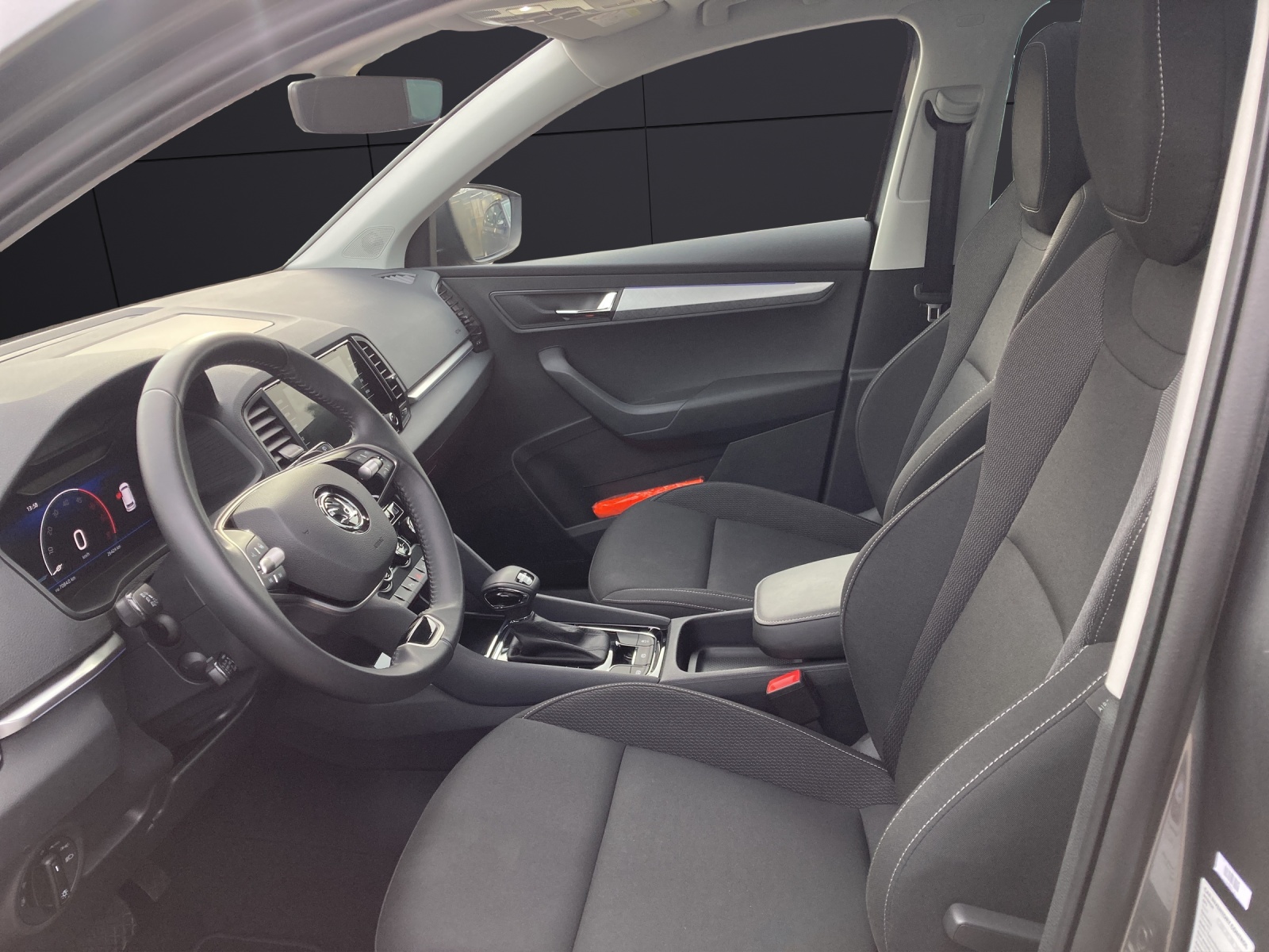 Fahrzeugabbildung SKODA Karoq TDI Drive DSG 4x4 MATRIX ACC AHK AID NAVI PDC SHZ