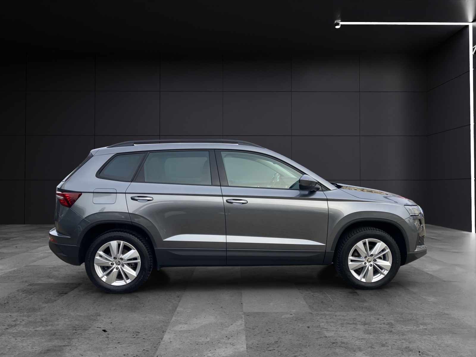 Fahrzeugabbildung SKODA Karoq TDI Drive DSG 4x4 MATRIX ACC AHK AID NAVI PDC SHZ