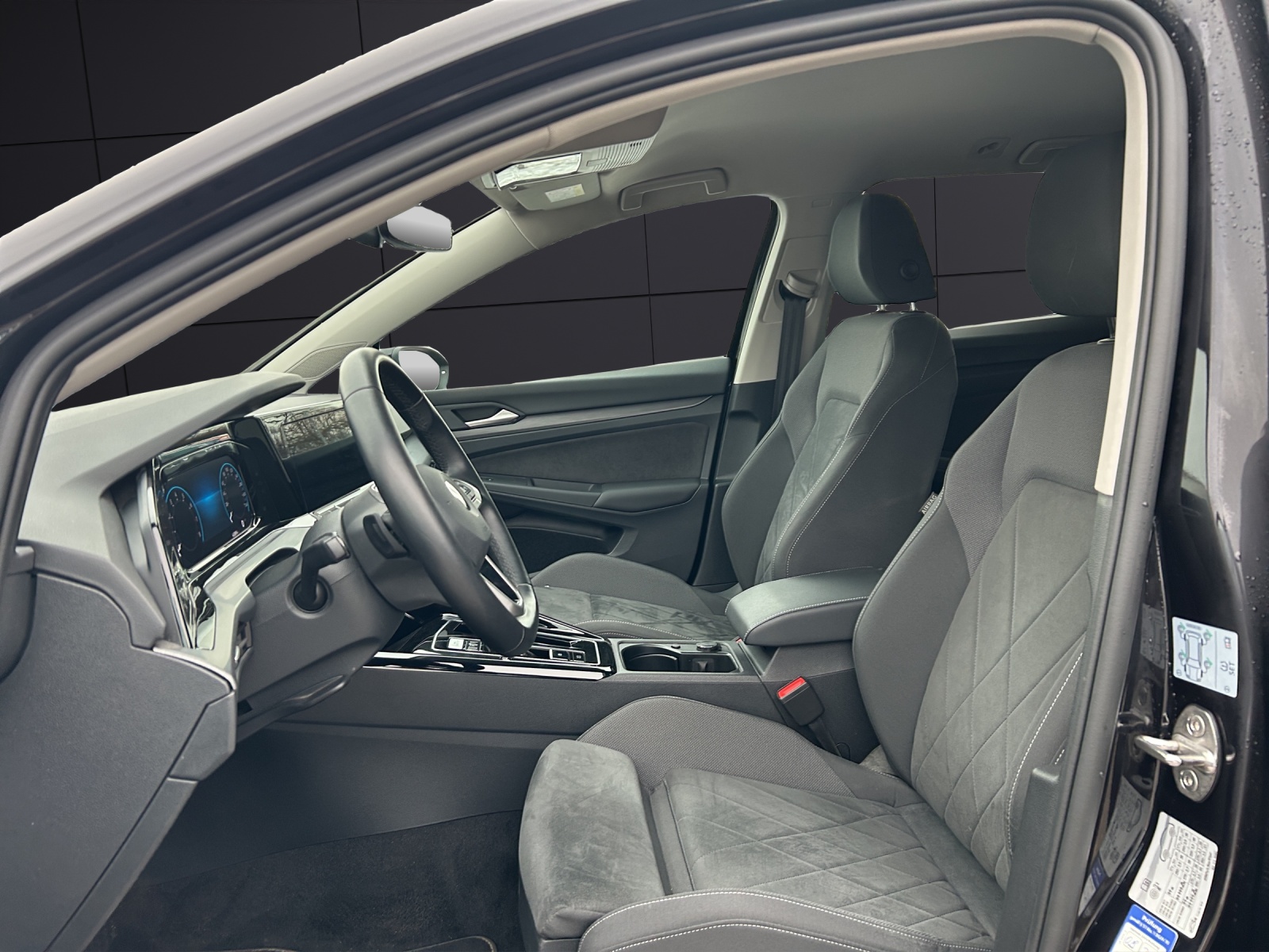 Fahrzeugabbildung Volkswagen Golf VIII Variant TSI Style DSG 4M Matrix Navi AID ACC Park-Assist SH