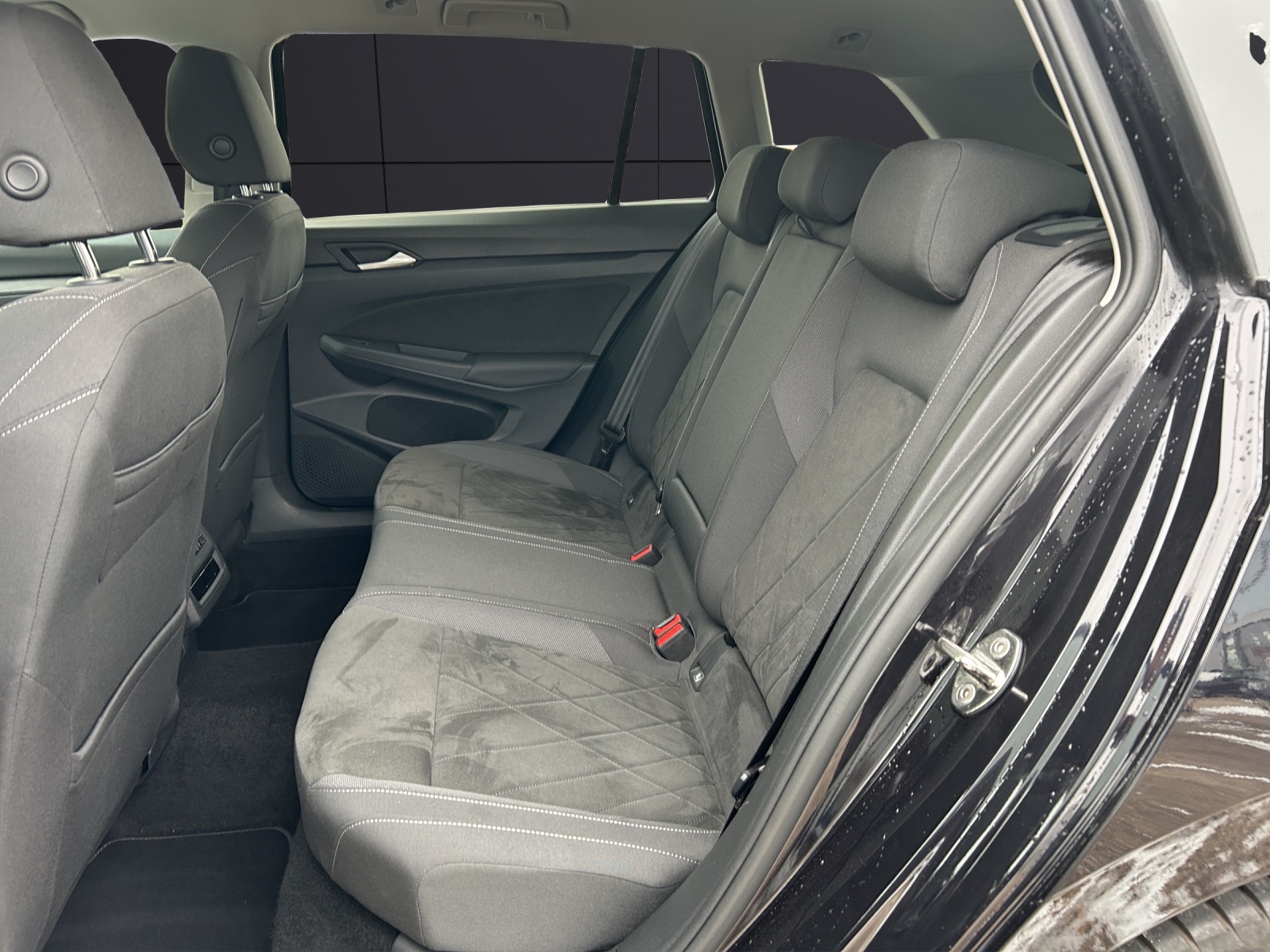 Fahrzeugabbildung Volkswagen Golf VIII Variant TSI Style DSG 4M Matrix Navi AID ACC Park-Assist SH