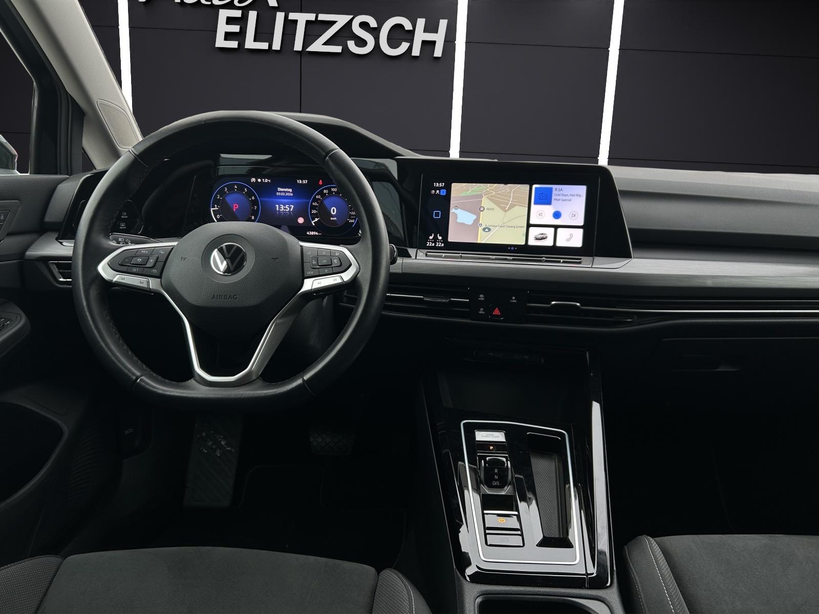 Fahrzeugabbildung Volkswagen Golf VIII Variant TSI Style DSG 4M Matrix Navi AID ACC Park-Assist SH