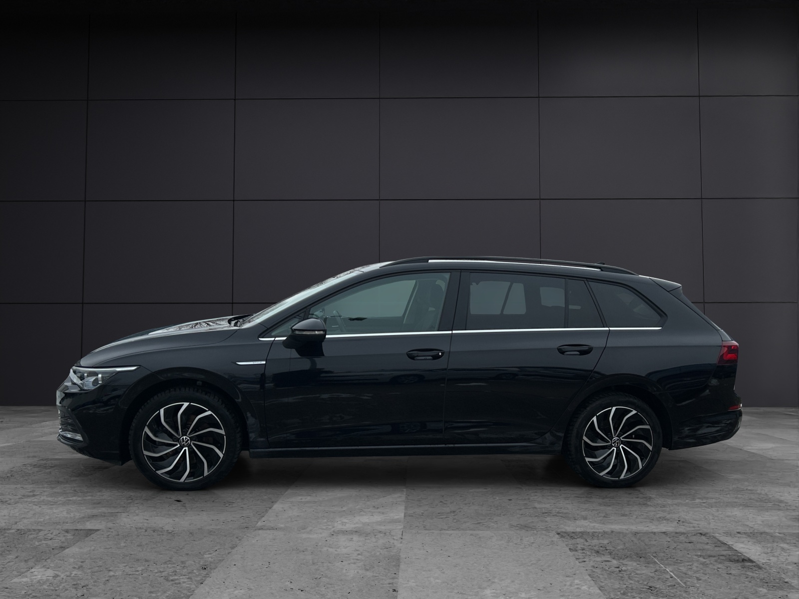 Fahrzeugabbildung Volkswagen Golf VIII Variant TSI Style DSG 4M Matrix Navi AID ACC Park-Assist SH