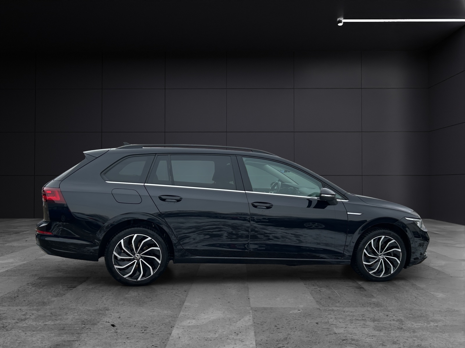 Fahrzeugabbildung Volkswagen Golf VIII Variant TSI Style DSG 4M Matrix Navi AID ACC Park-Assist SH