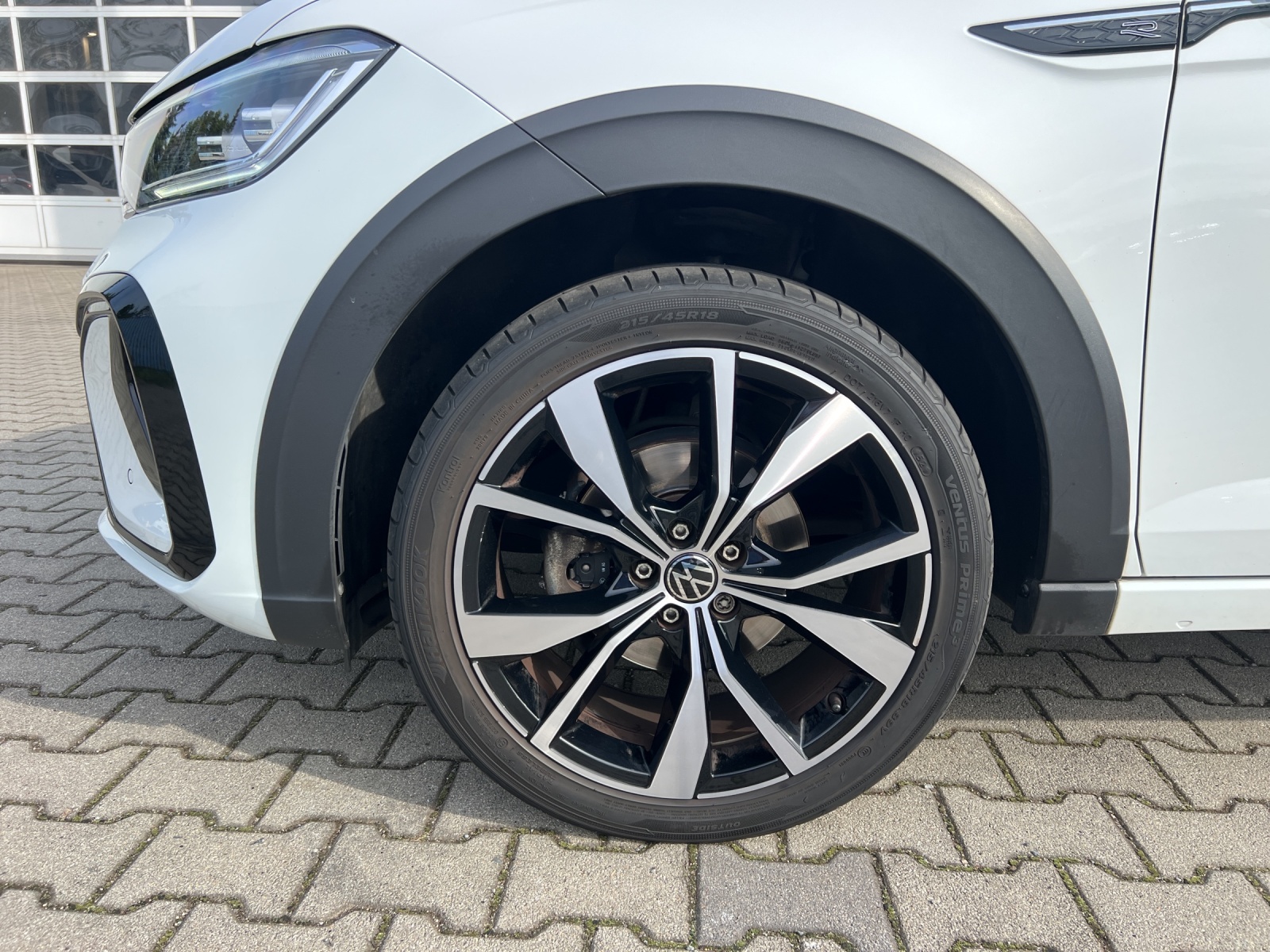 Fahrzeugabbildung Volkswagen Taigo R-Line TSI DSG IQ.Light ACC SHZ RearView Navi Klima