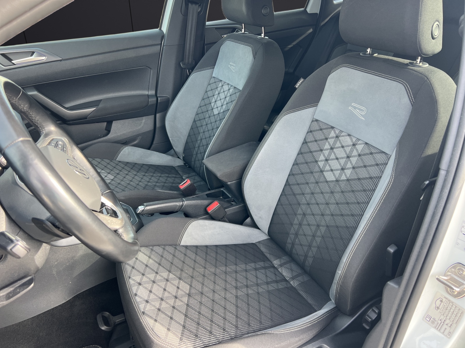 Fahrzeugabbildung Volkswagen Taigo R-Line TSI DSG IQ.Light ACC SHZ RearView Navi Klima