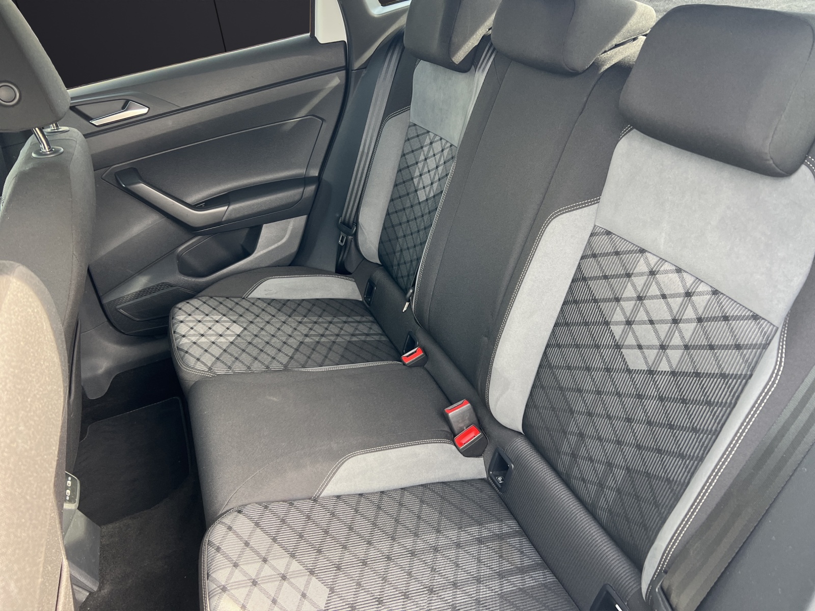 Fahrzeugabbildung Volkswagen Taigo R-Line TSI DSG IQ.Light ACC SHZ RearView Navi Klima