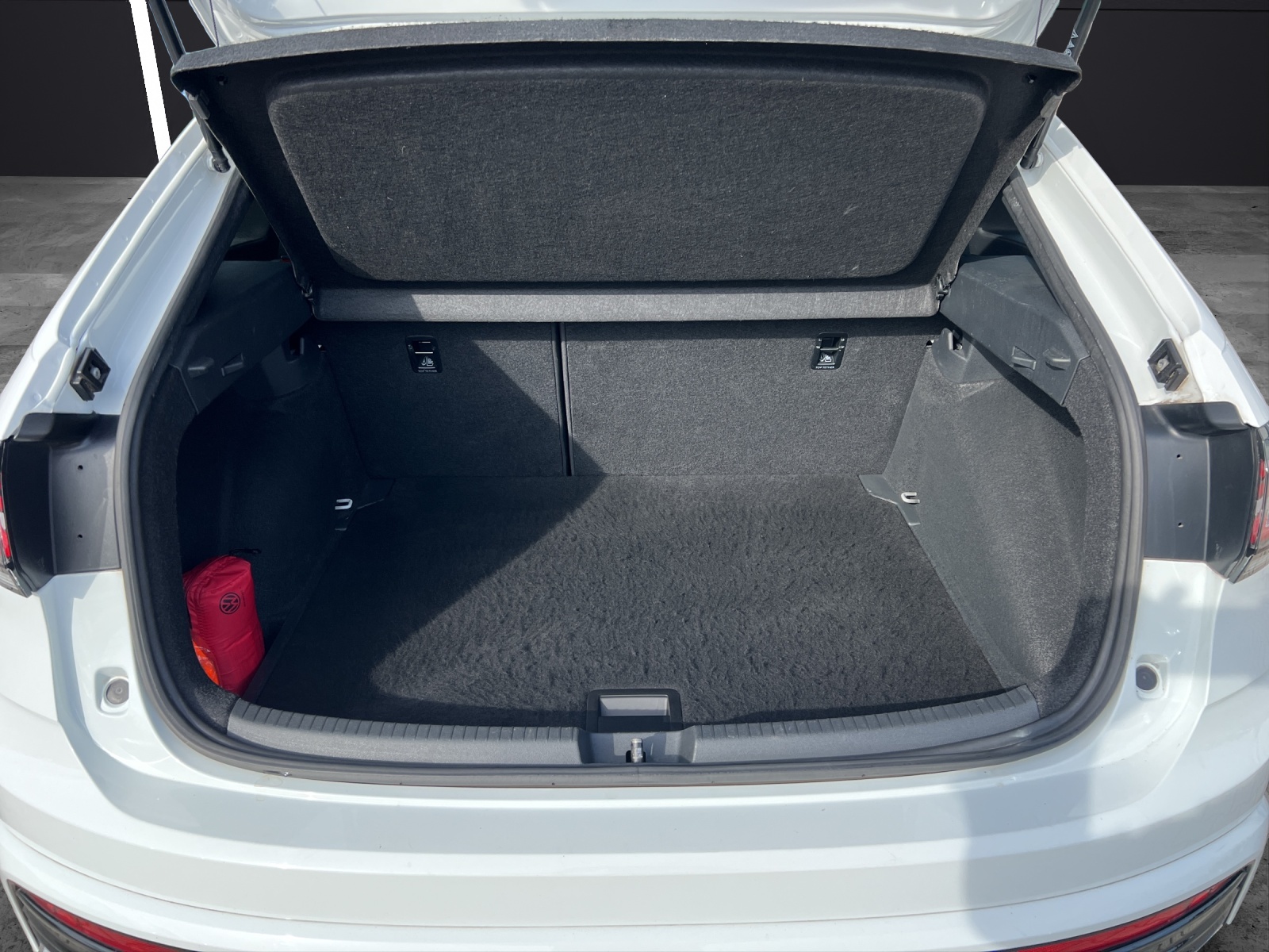 Fahrzeugabbildung Volkswagen Taigo R-Line TSI DSG IQ.Light ACC SHZ RearView Navi Klima