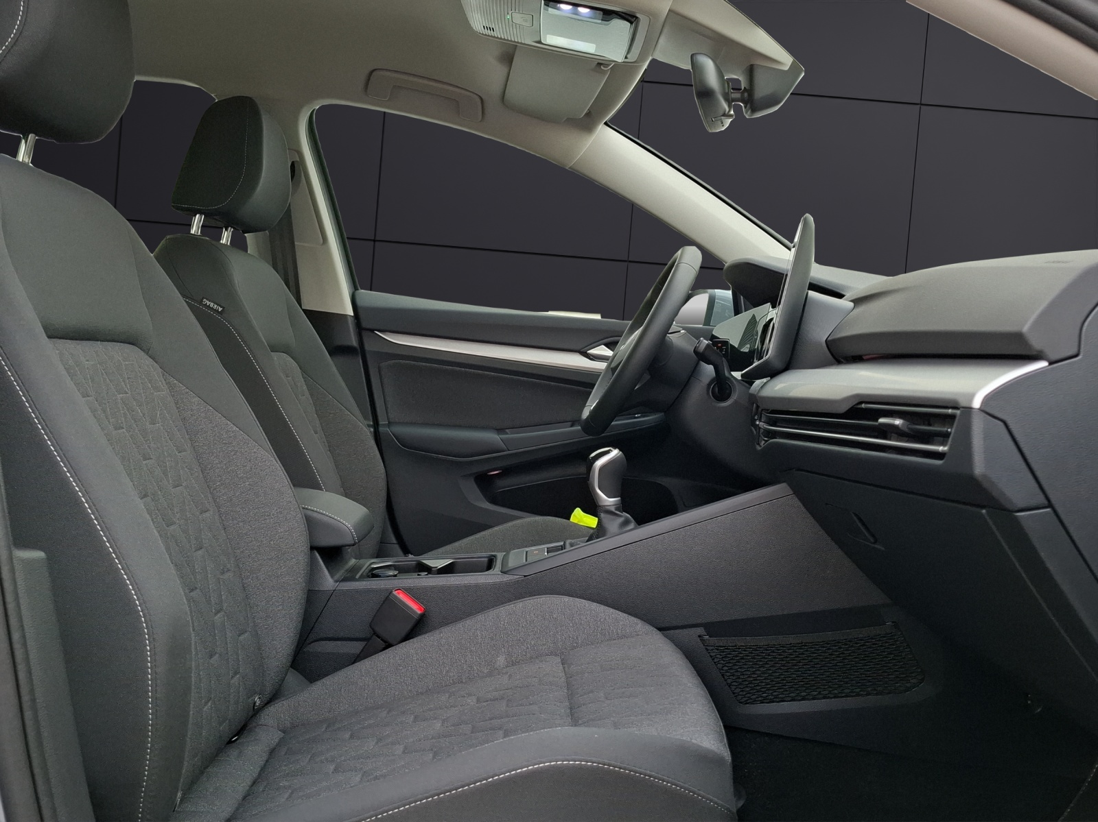 Fahrzeugabbildung Volkswagen Golf VIII TSI Life LED Navi AID ACC RFK SHZ