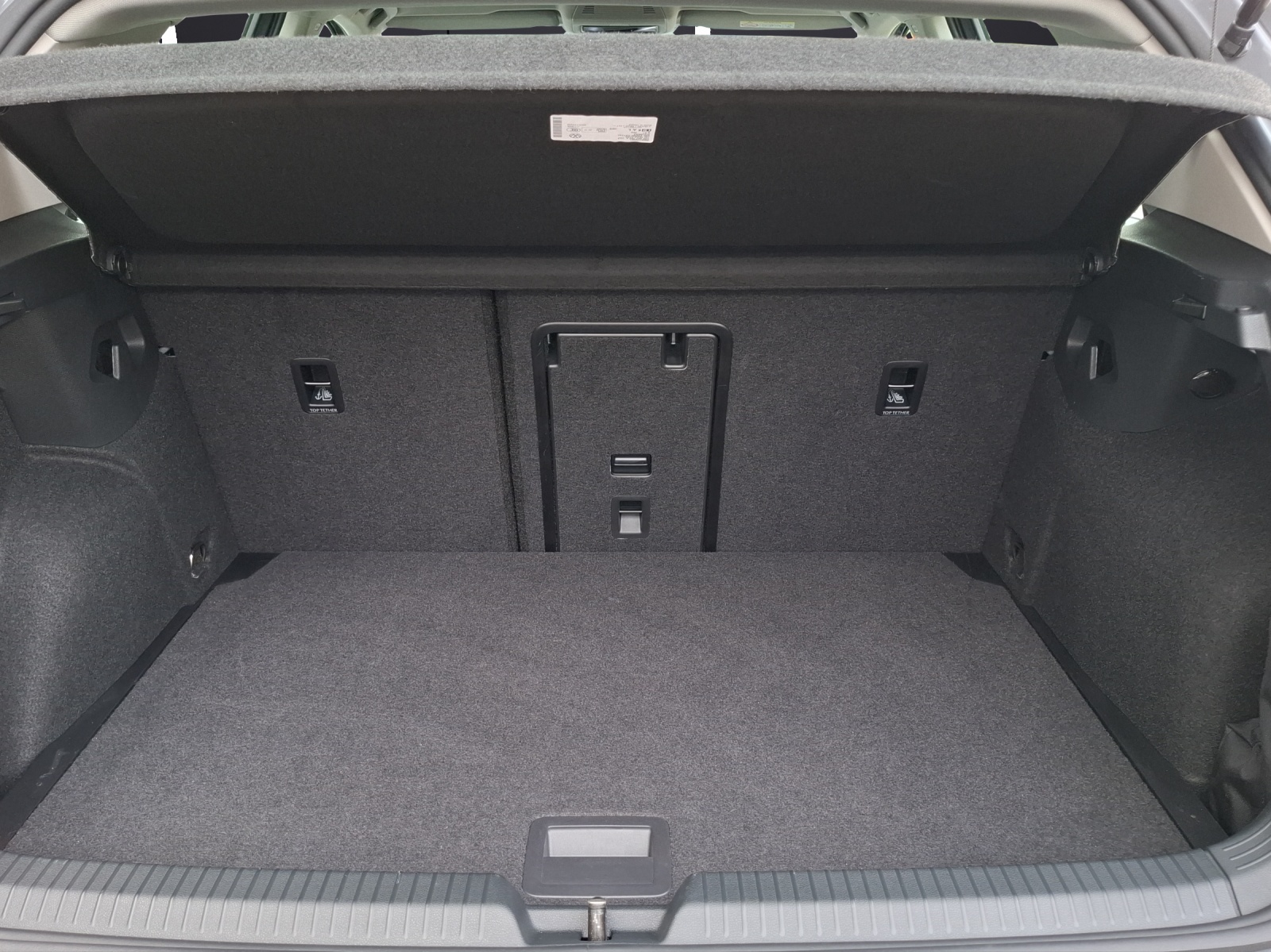 Fahrzeugabbildung Volkswagen Golf VIII TSI Life LED Navi AID ACC RFK SHZ