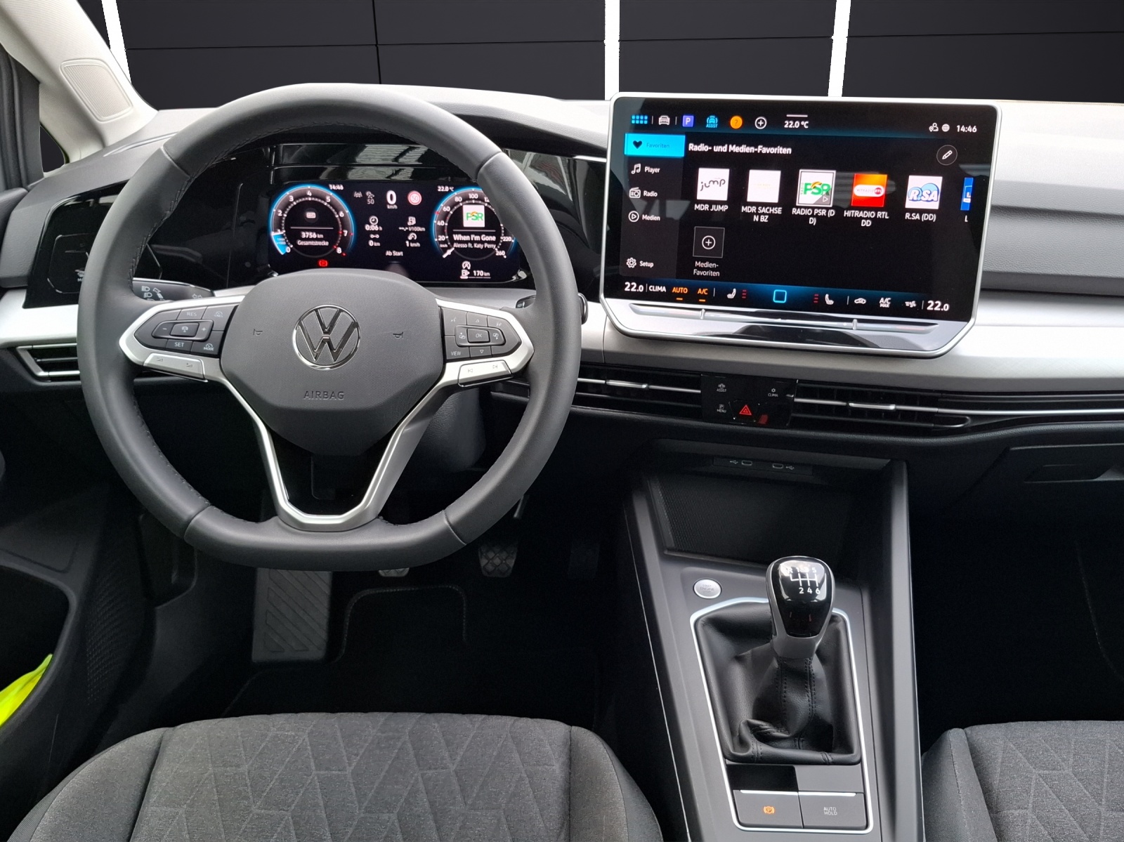 Fahrzeugabbildung Volkswagen Golf VIII TSI Life LED Navi AID ACC RFK SHZ