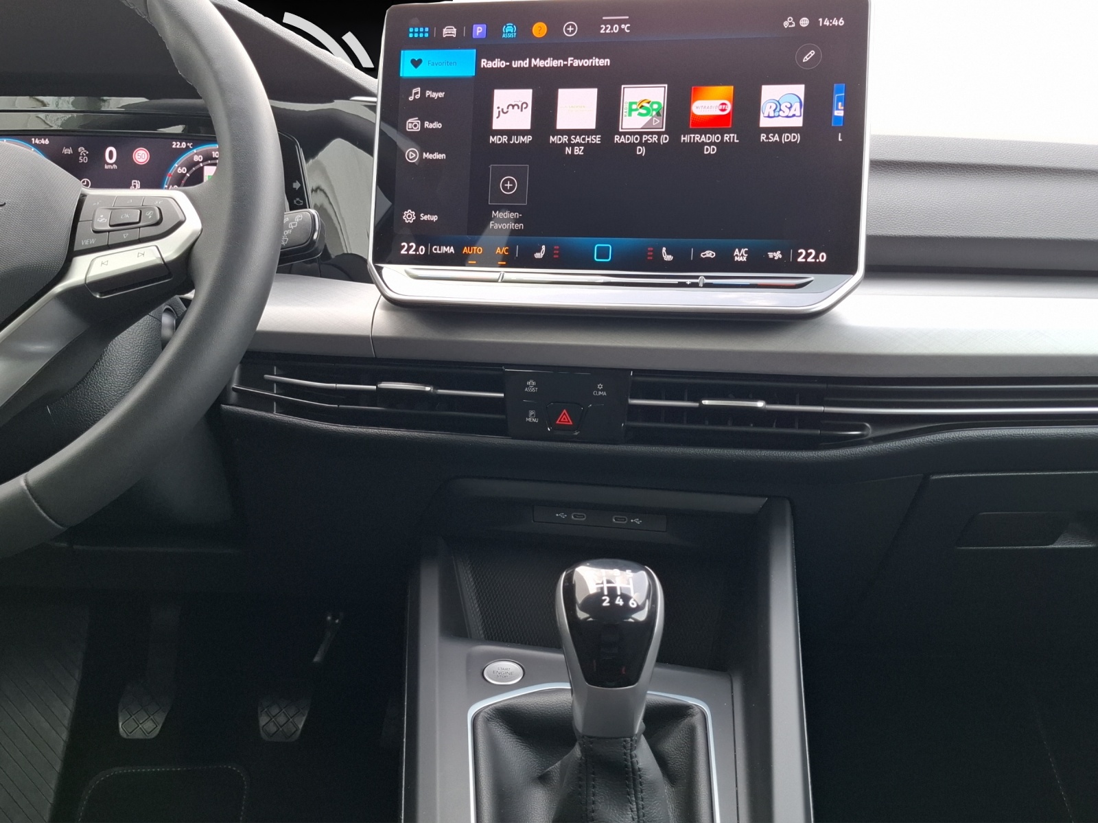 Fahrzeugabbildung Volkswagen Golf VIII TSI Life LED Navi AID ACC RFK SHZ