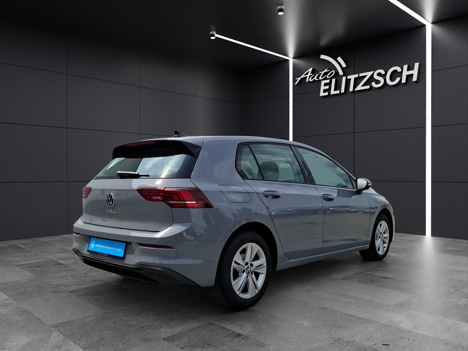 Fahrzeugabbildung Volkswagen Golf VIII TSI Life LED Navi AID ACC RFK SHZ