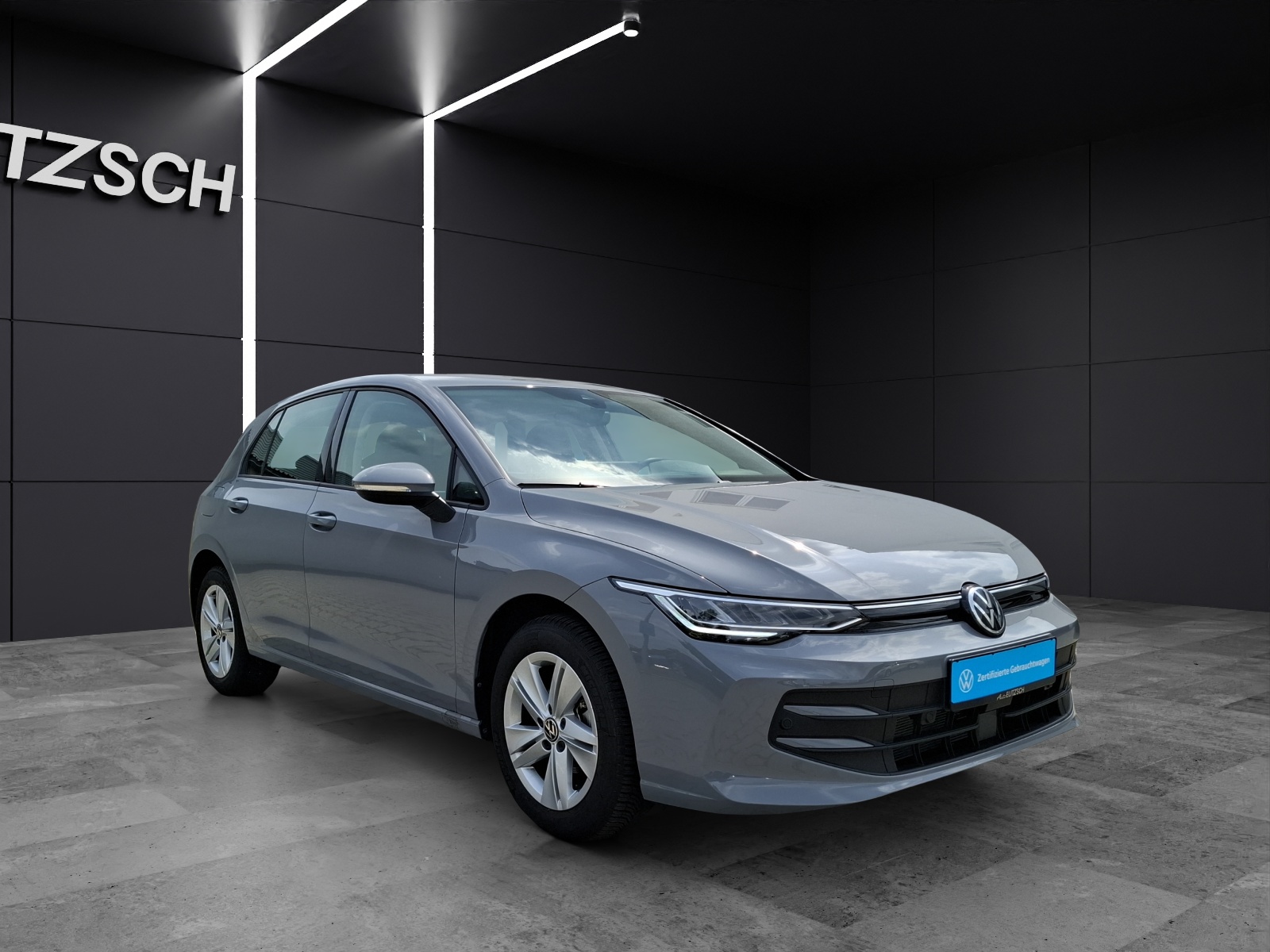 Fahrzeugabbildung Volkswagen Golf VIII TSI Life LED Navi AID ACC RFK SHZ