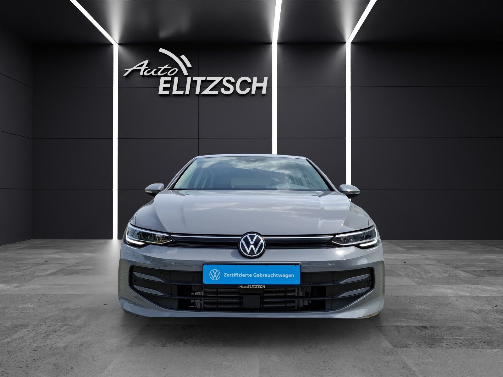 Fahrzeugabbildung Volkswagen Golf VIII TSI Life LED Navi AID ACC RFK SHZ