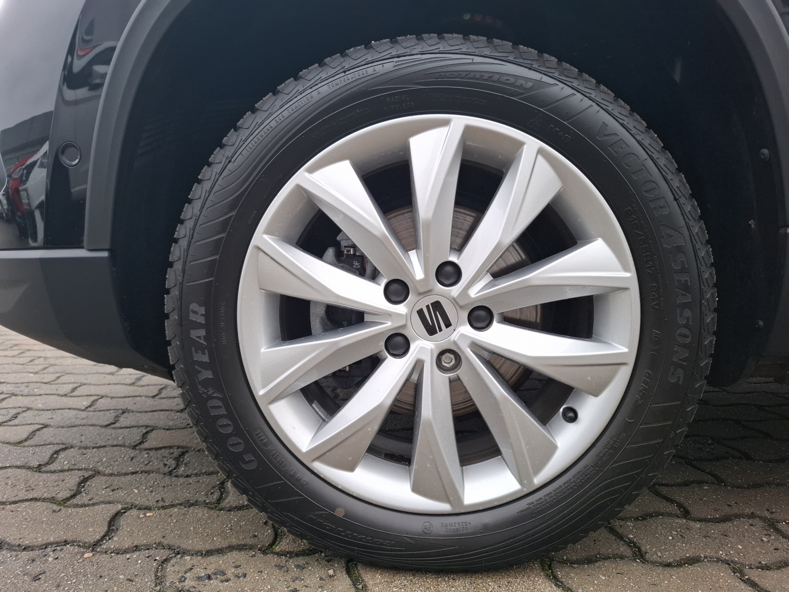 Fahrzeugabbildung SEAT Ateca TSI Style DSG LED Navi AID ACC Park-Assist Beats SH