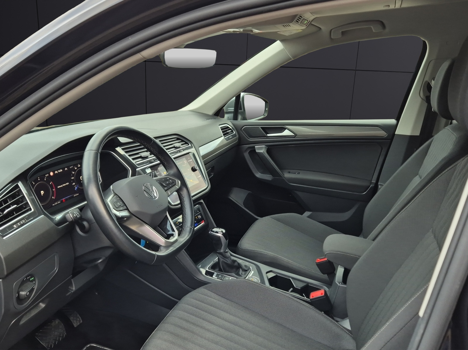 Fahrzeugabbildung Volkswagen Tiguan Allspace Life DSG LED 4M AHK STH ACC SH