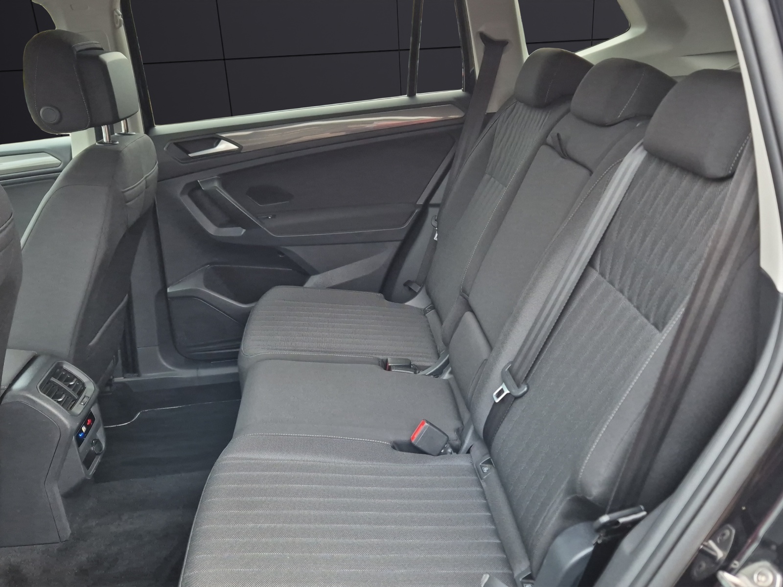 Fahrzeugabbildung Volkswagen Tiguan Allspace Life DSG LED 4M AHK STH ACC SH