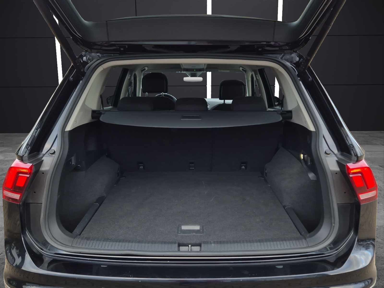 Fahrzeugabbildung Volkswagen Tiguan Allspace Life DSG LED 4M AHK STH ACC SH