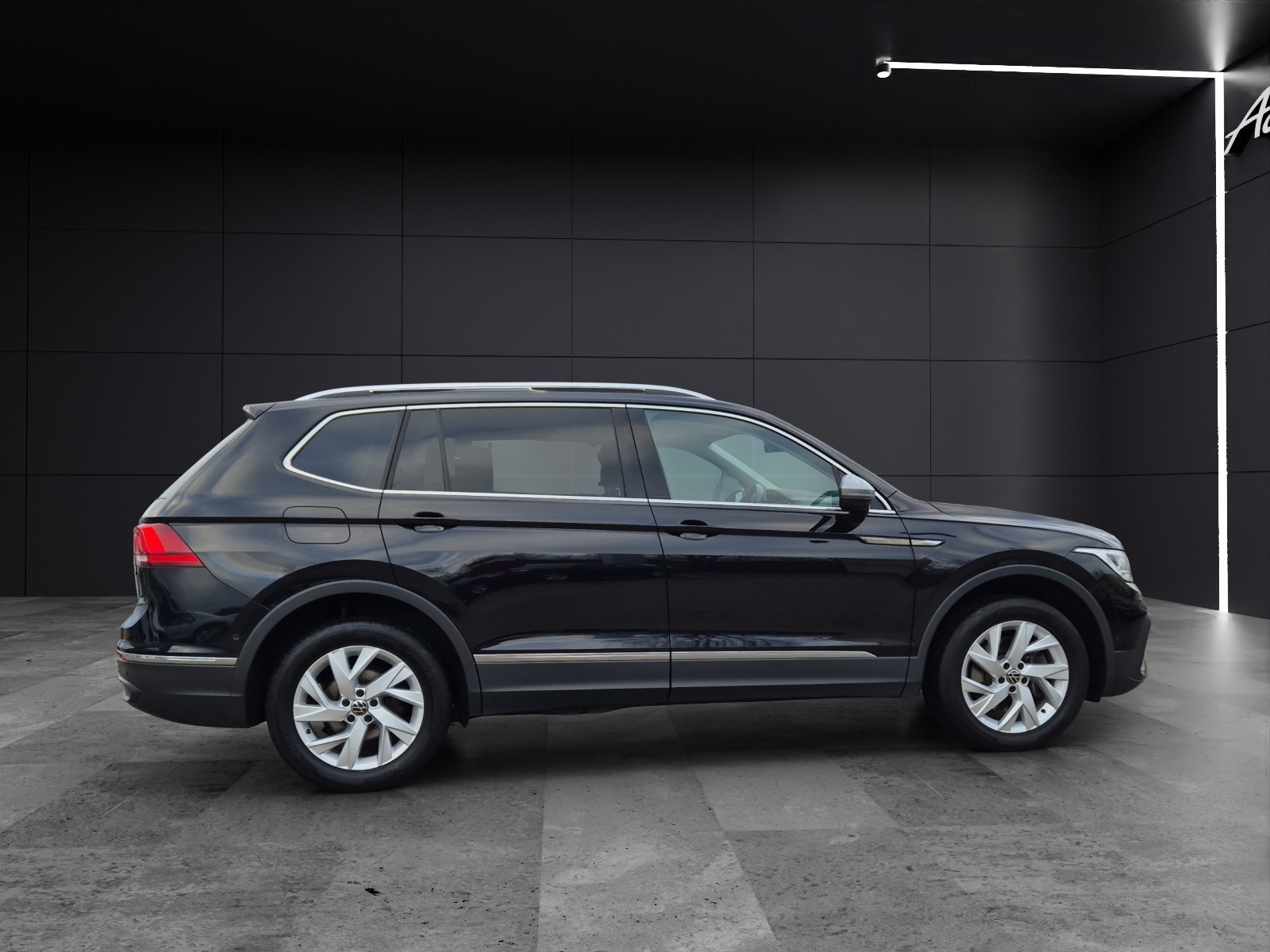 Fahrzeugabbildung Volkswagen Tiguan Allspace Life DSG LED 4M AHK STH ACC SH