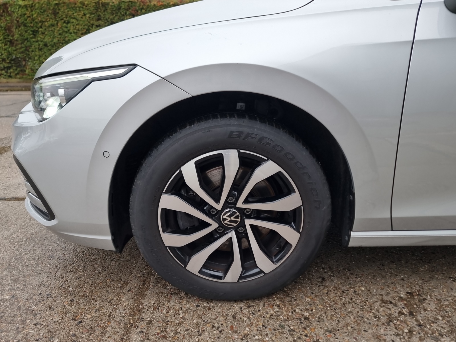 Fahrzeugabbildung Volkswagen Golf VIII Variant TDI Active DSG LEDplus AHK Navi AID ACC RFK SH