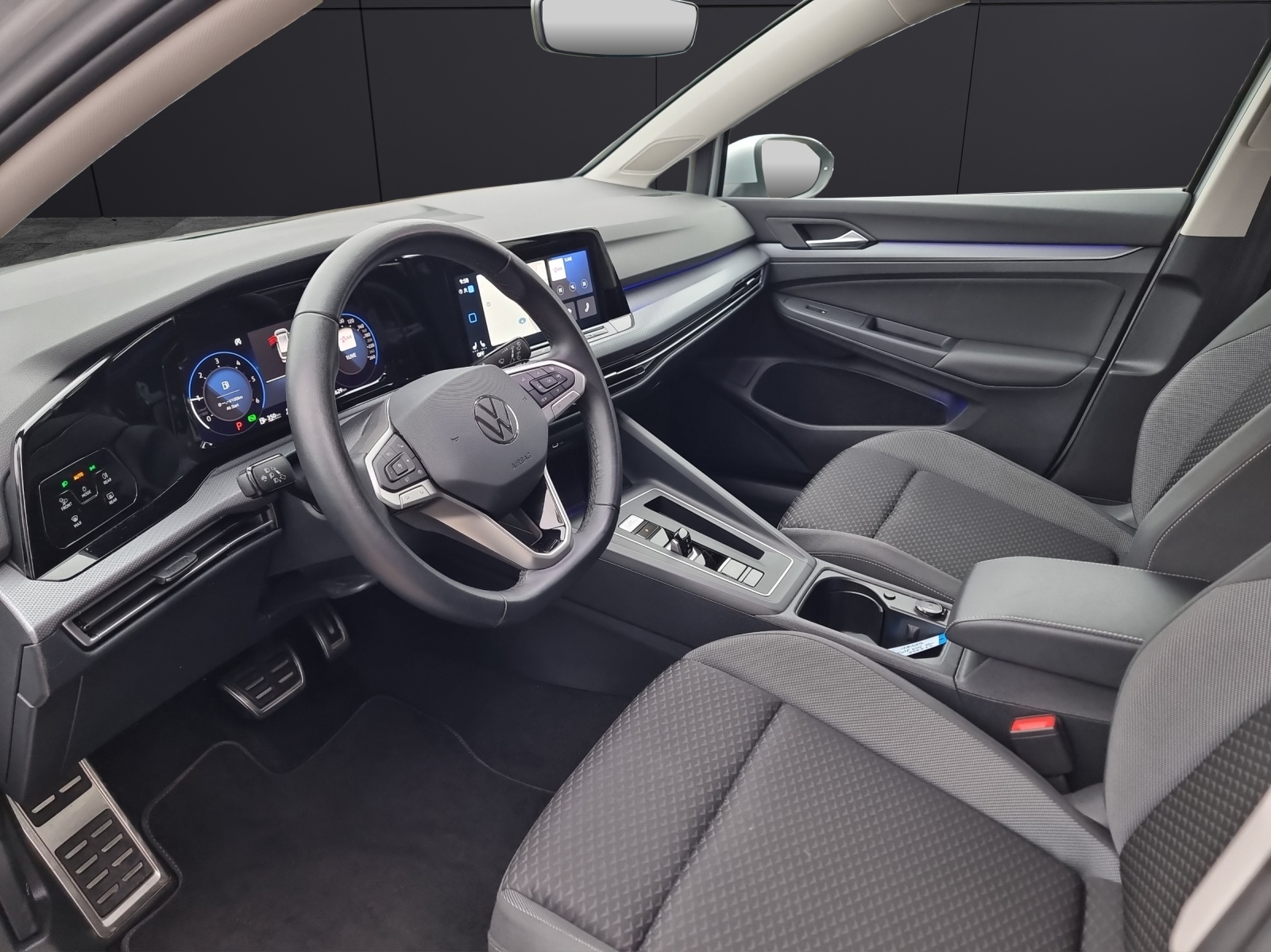 Fahrzeugabbildung Volkswagen Golf VIII Variant TDI Active DSG LEDplus AHK Navi AID ACC RFK SH