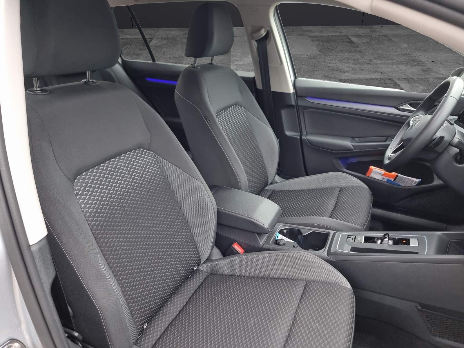 Fahrzeugabbildung Volkswagen Golf VIII Variant TDI Active DSG LEDplus AHK Navi AID ACC RFK SH