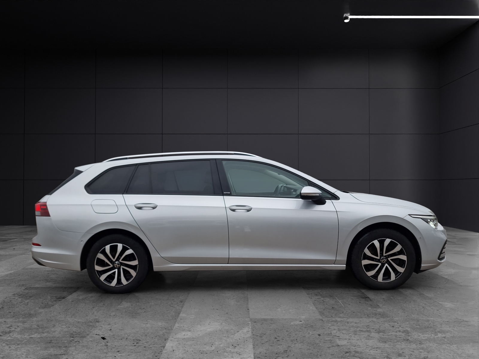 Fahrzeugabbildung Volkswagen Golf VIII Variant TDI Active DSG LEDplus AHK Navi AID ACC RFK SH